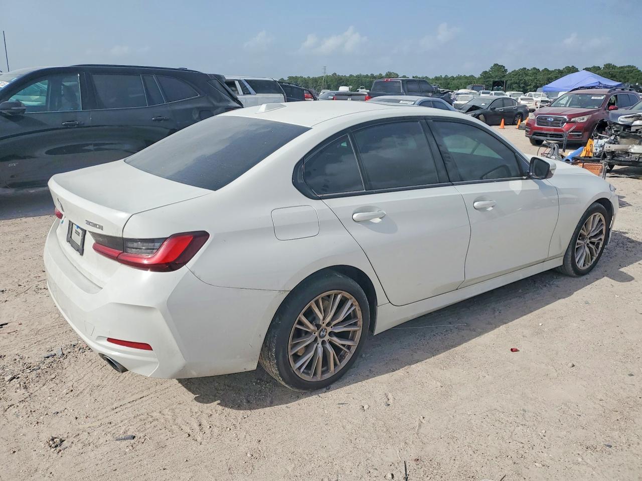 2023 BMW 330I - Фото 3