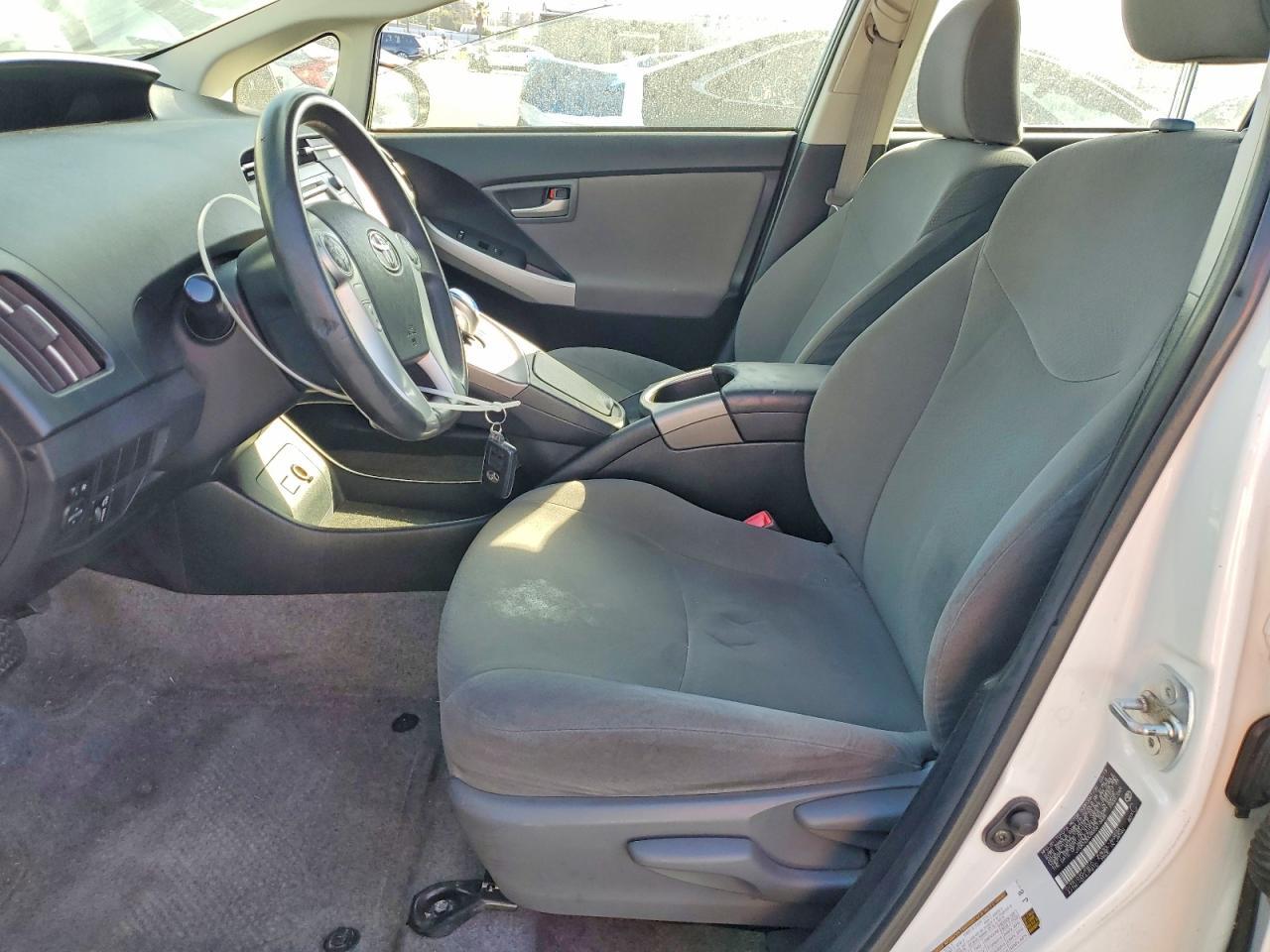 2013 Toyota Prius Two - Фото 7