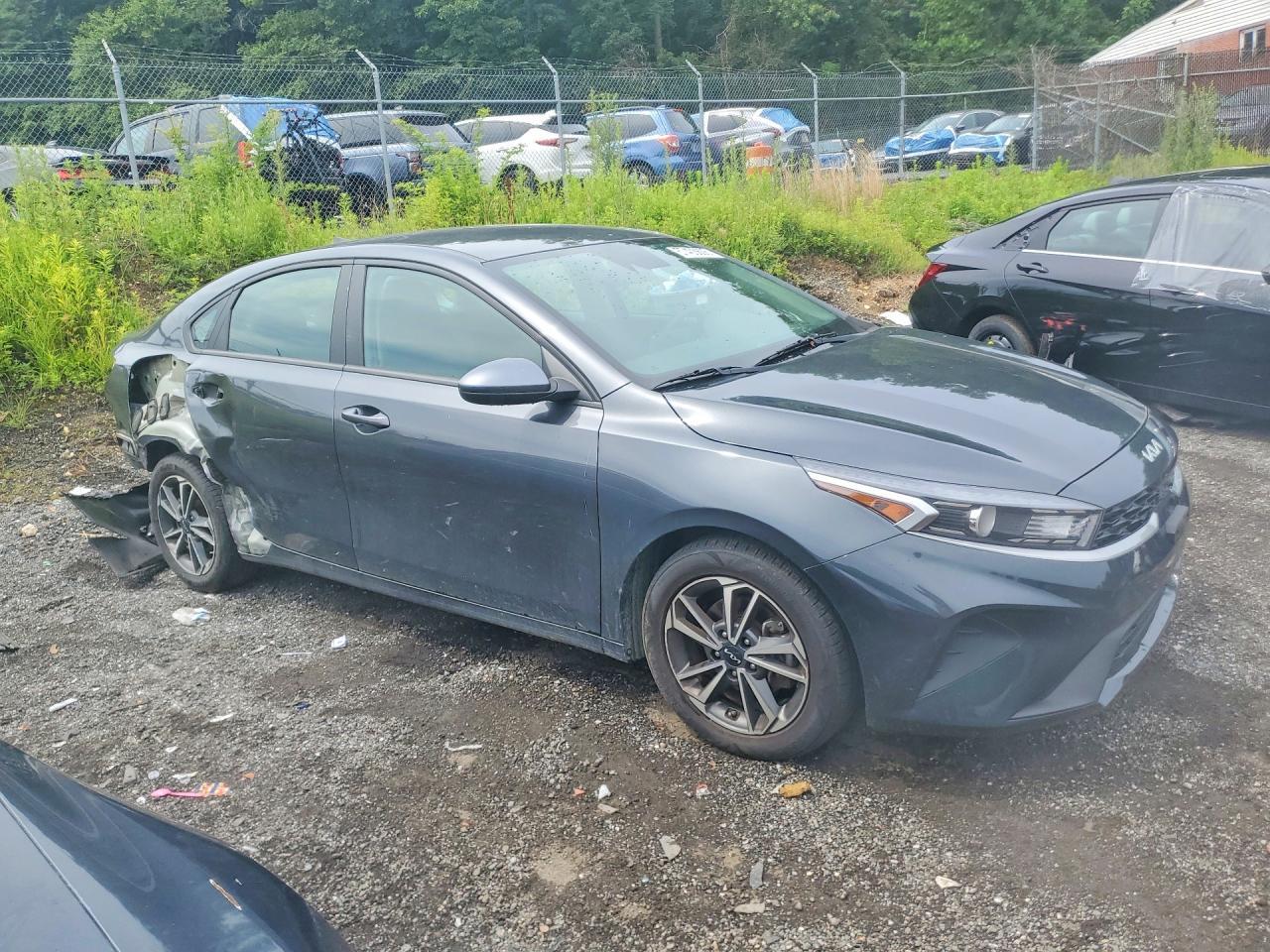 2022 Kia Forte Lxs - Image 4