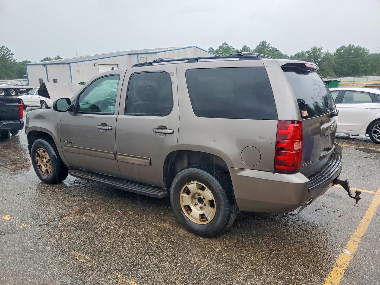 2011 Chevrolet Tahoe C1500 Ls - Image 2