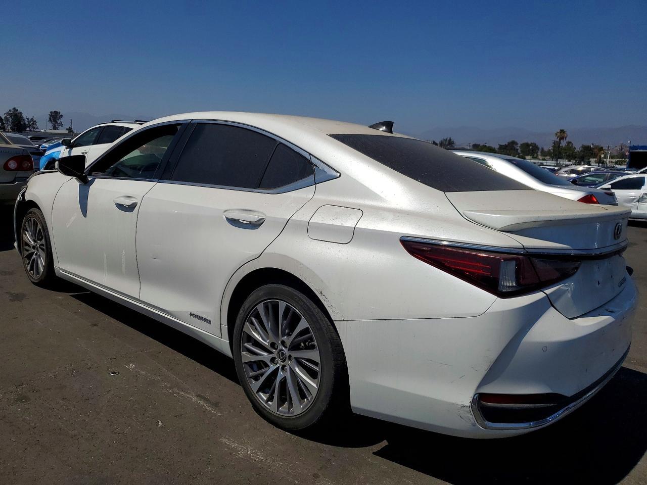 2020 Lexus Es 300H - Image 2