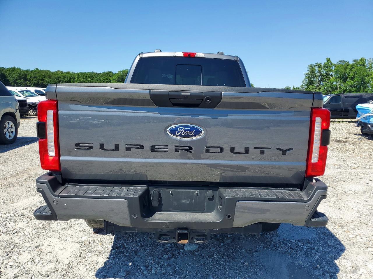 2025 Ford F250 Super Duty - Фото 6