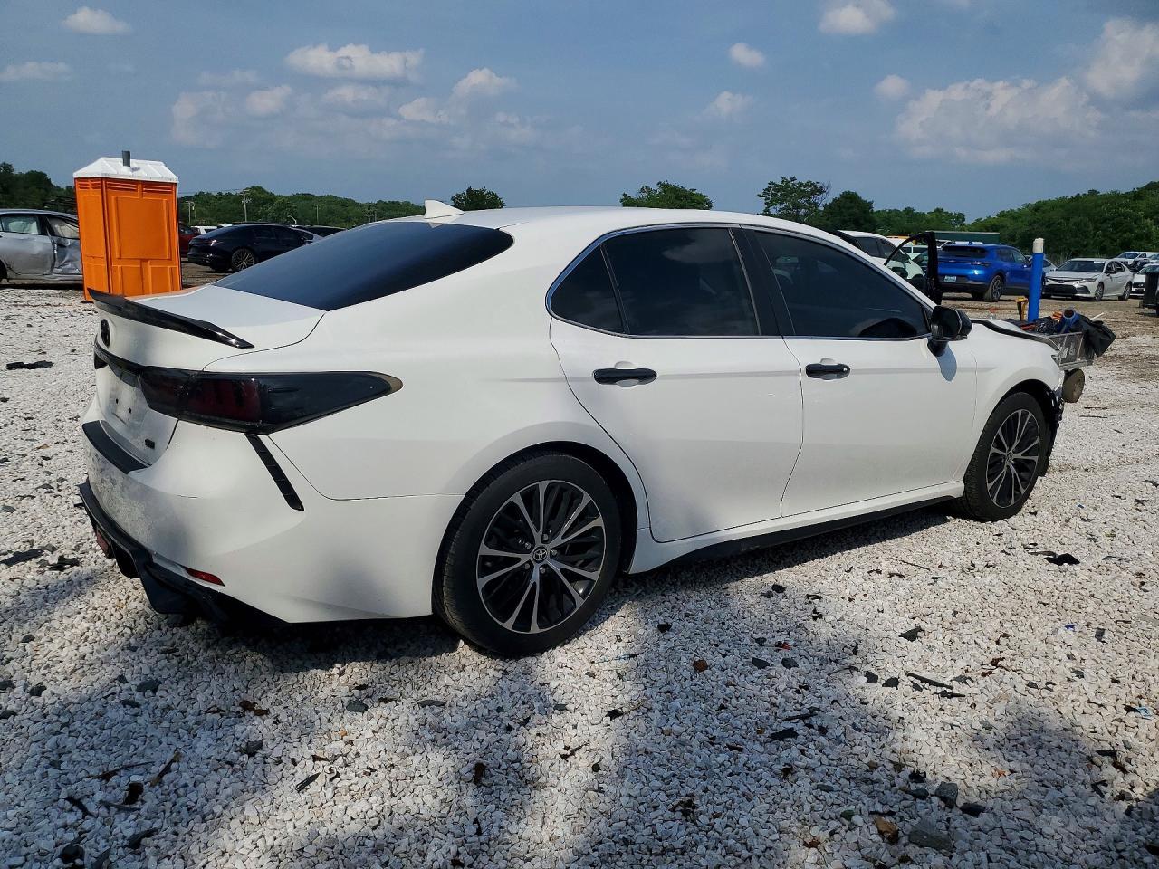 2020 Toyota Camry Se - Image 3