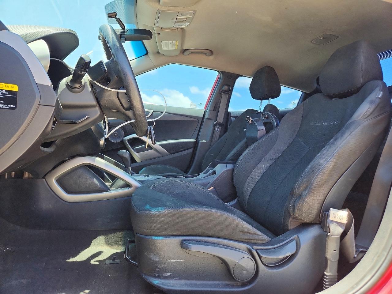 2016 Hyundai Veloster Base - Image 7