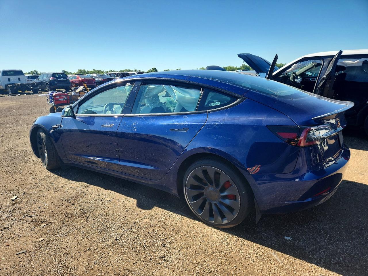 2022 Tesla Model 3 - Фото 2
