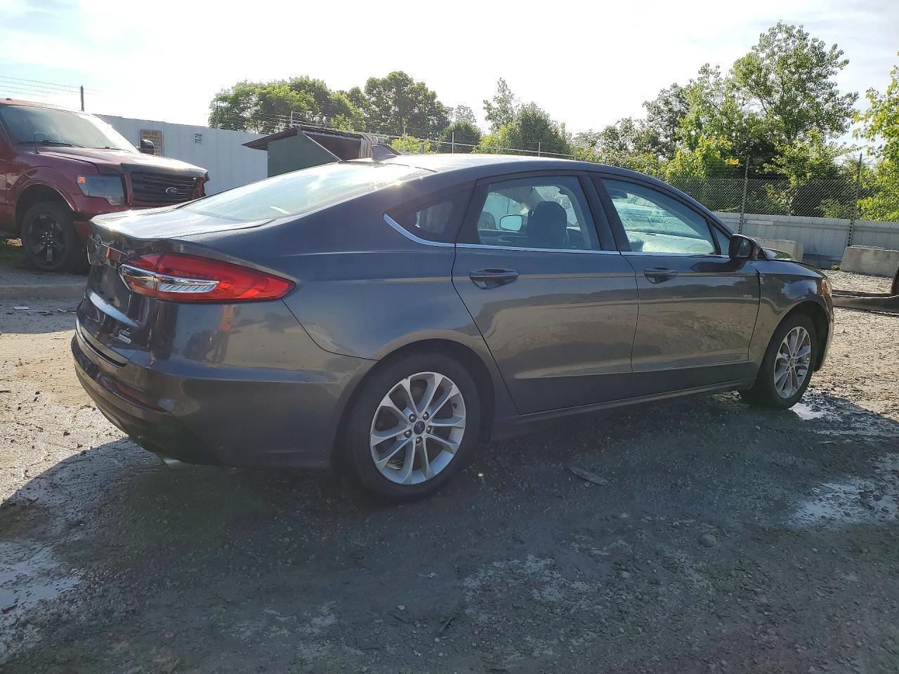 2020 Ford Fusion Se - Фото 3