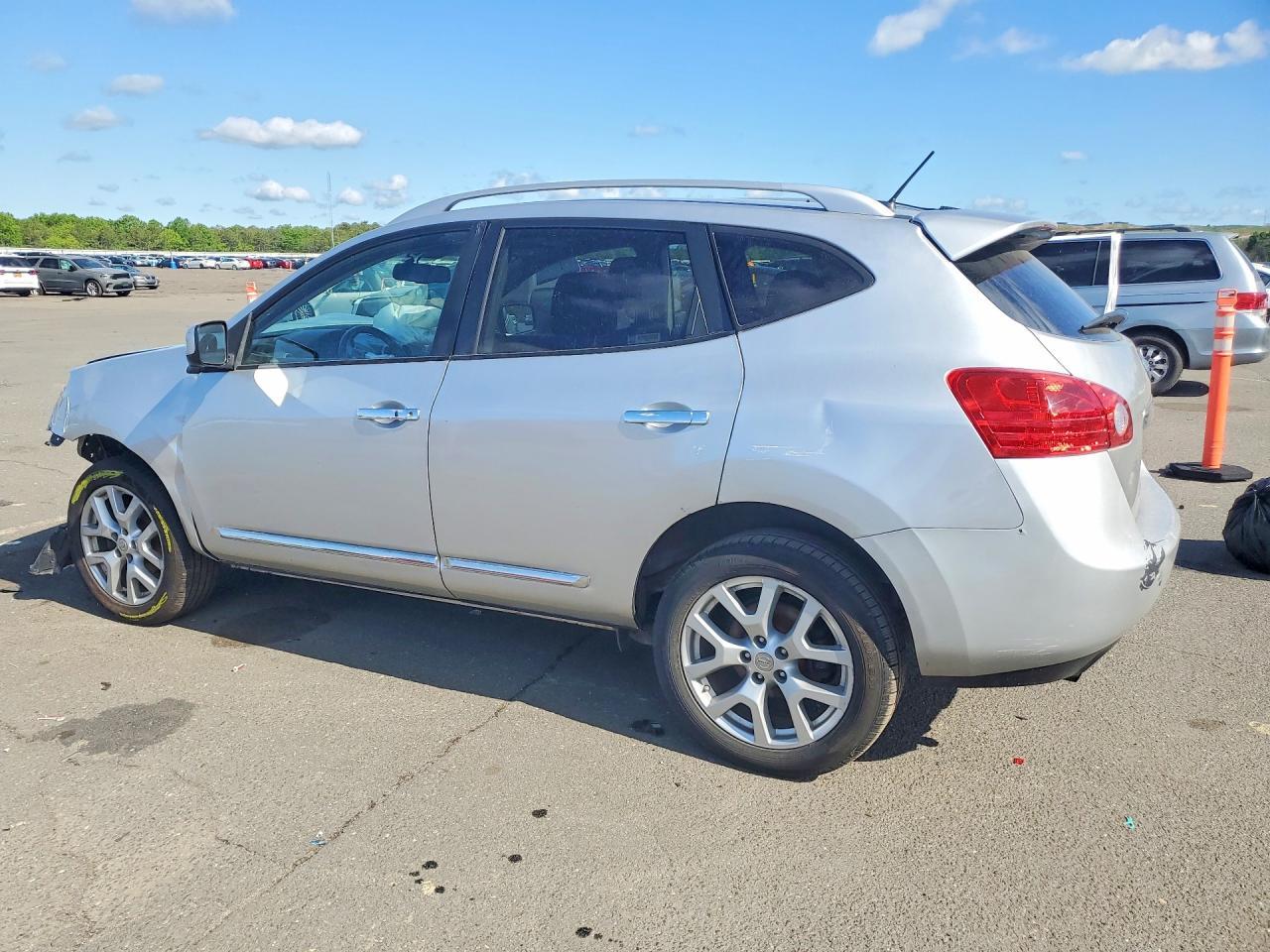 2013 Nissan Rogue S - Image 2