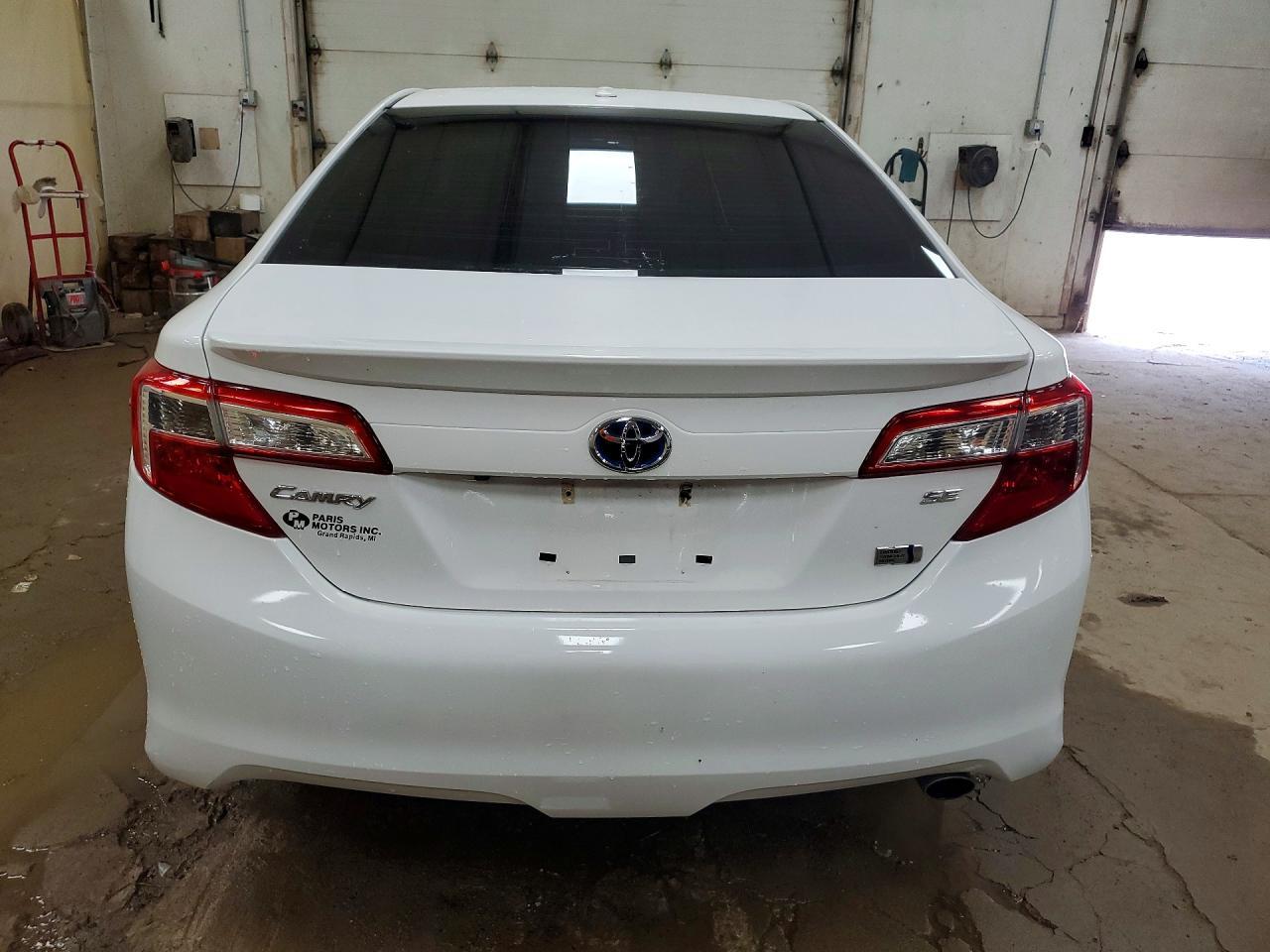 2014 Toyota Camry Hybrid Se - Image 6
