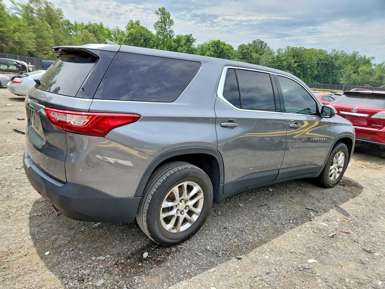 2019 Chevrolet Traverse Ls - Фото 3