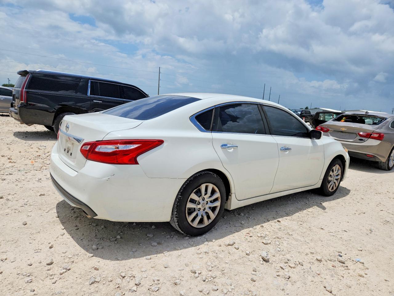 2017 Nissan Altima 2.5 S - Фото 3