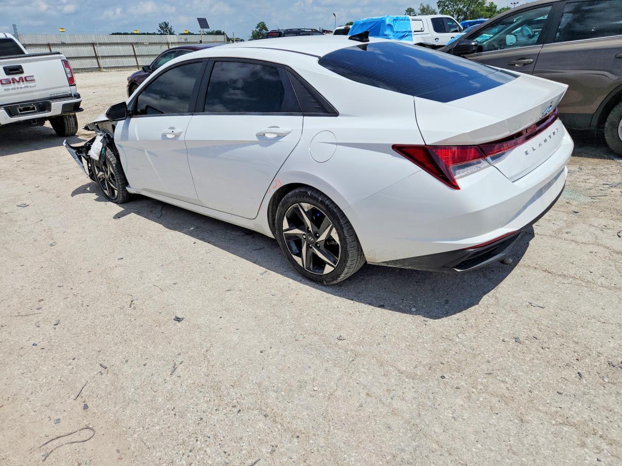 2023 Hyundai Elantra Sel - Image 2