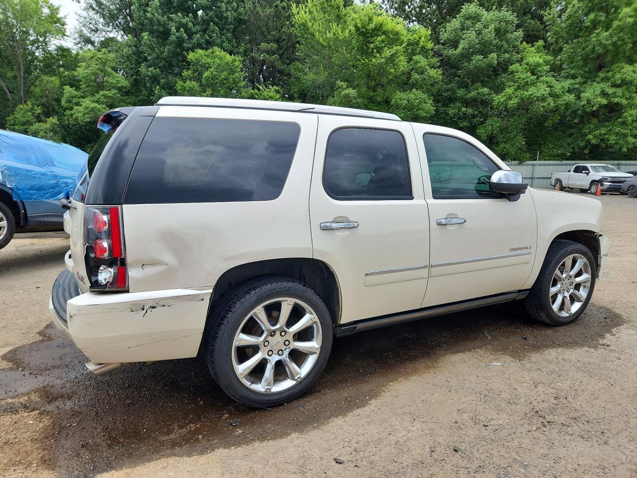 2013 GMC Yukon Denali - Image 3