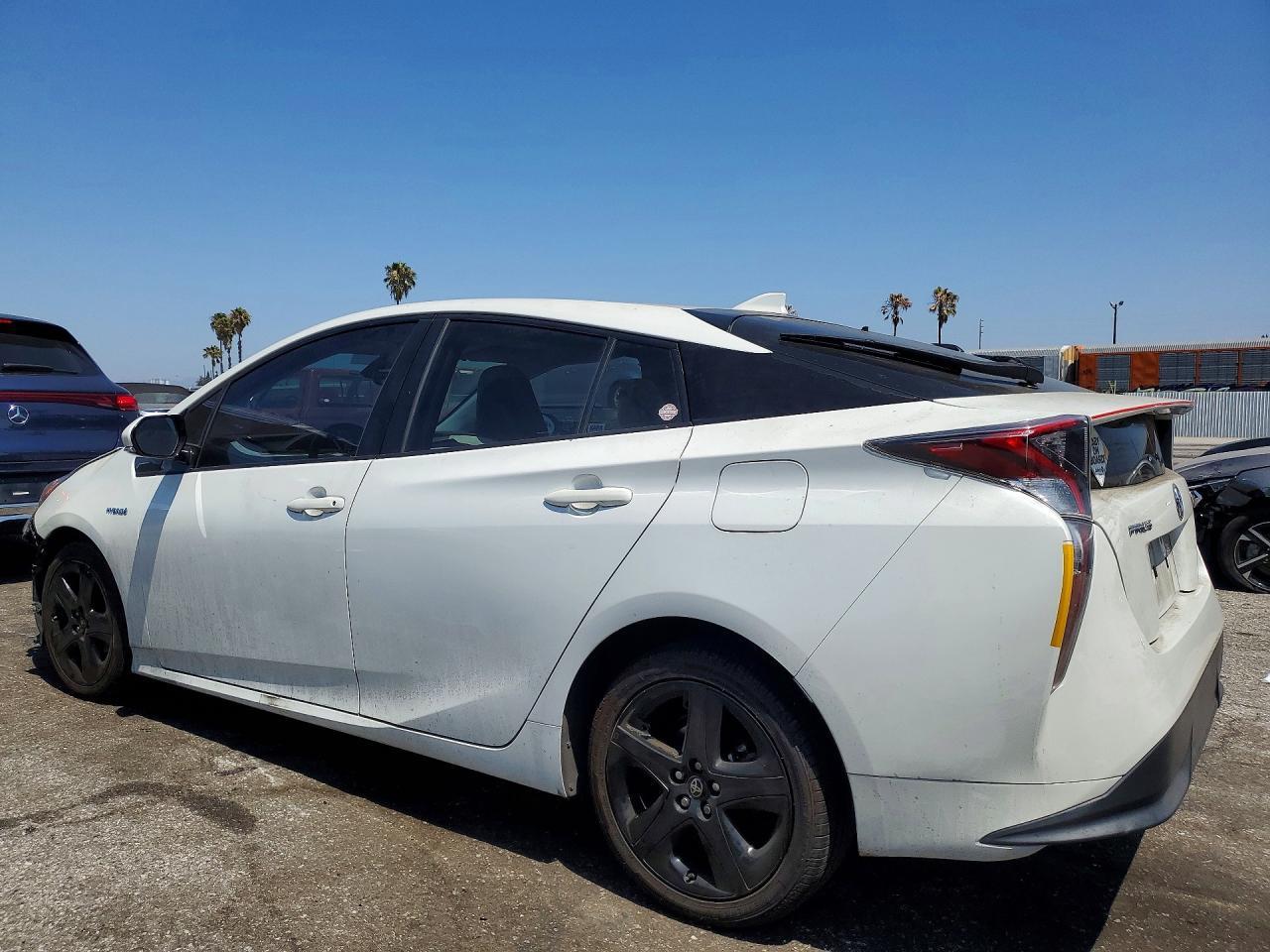 2016 Toyota Prius Four Touring - Фото 2