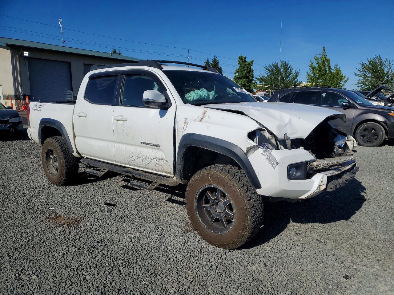 2018 Toyota Tacoma Trd Off-Road - Image 4