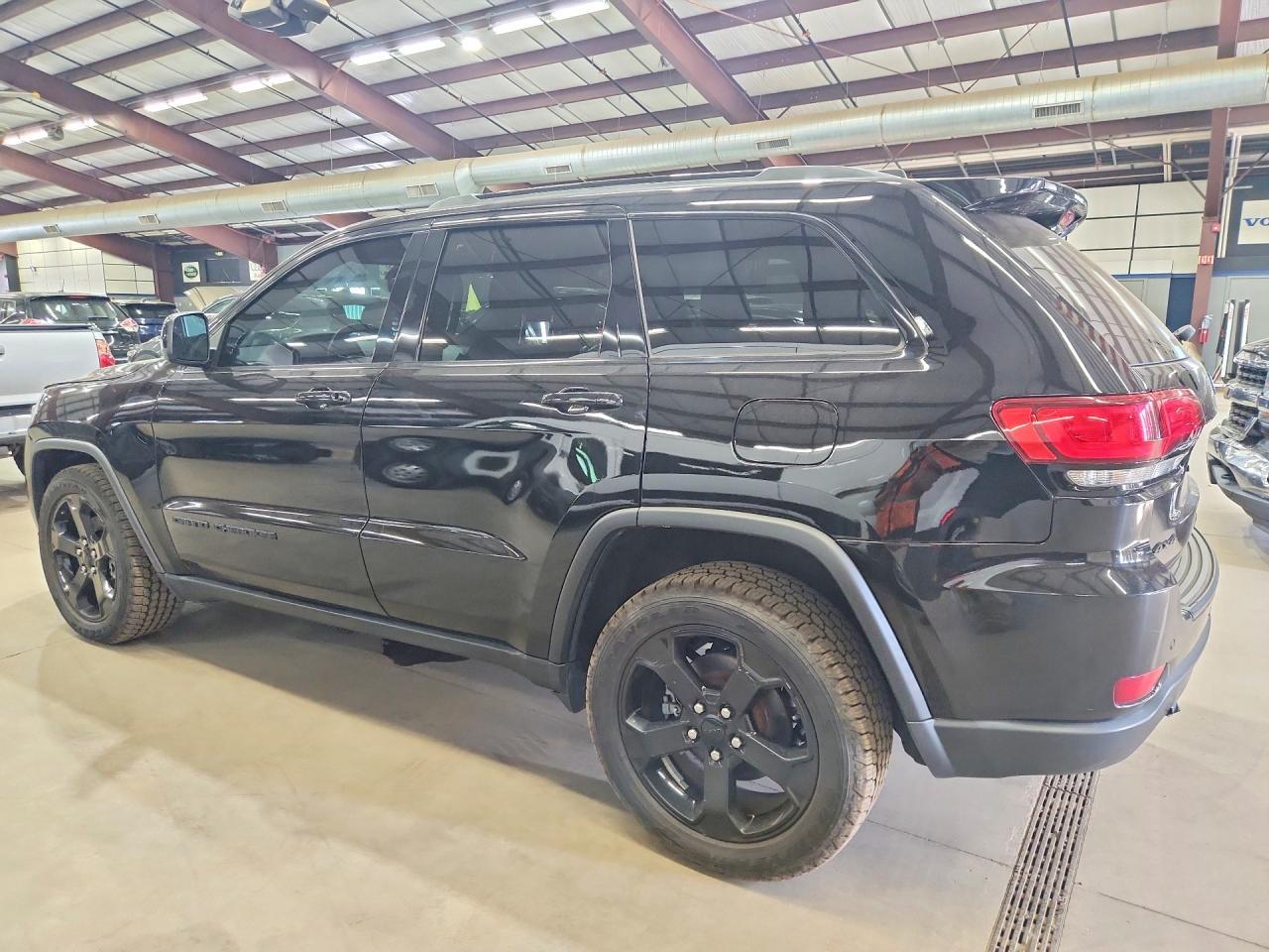 2019 Jeep Grand Cherokee Laredo - Фото 2