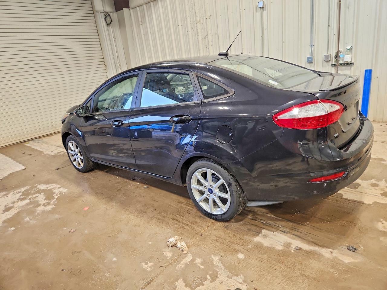 2015 Ford Fiesta Se - Image 2