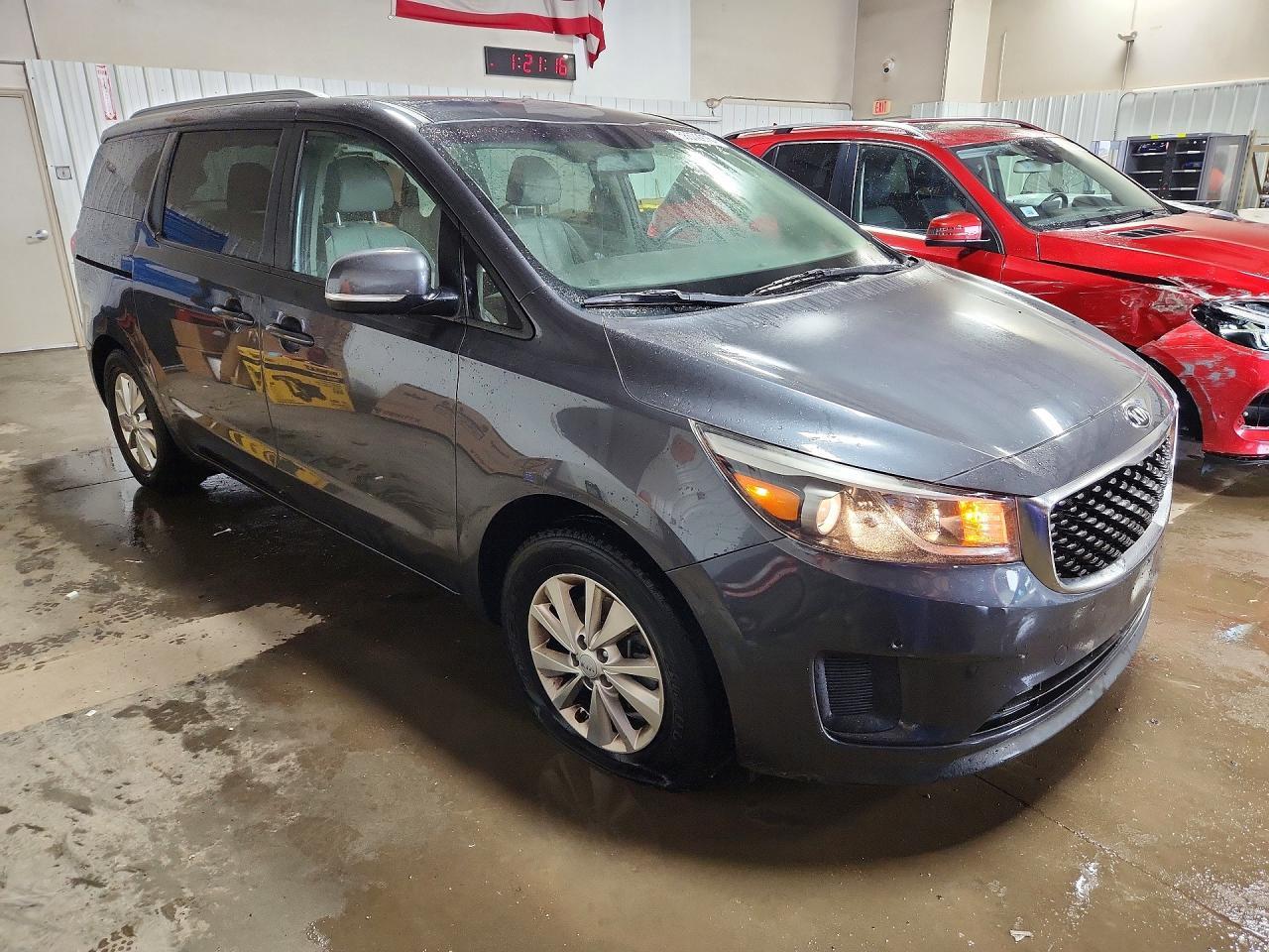 2017 Kia Sedona Lx - Фото 4