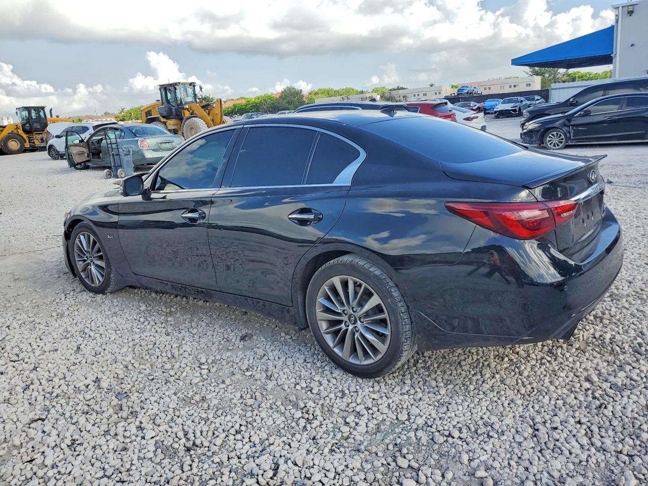 2018 Infiniti Q50 3.0T Luxe - Image 2