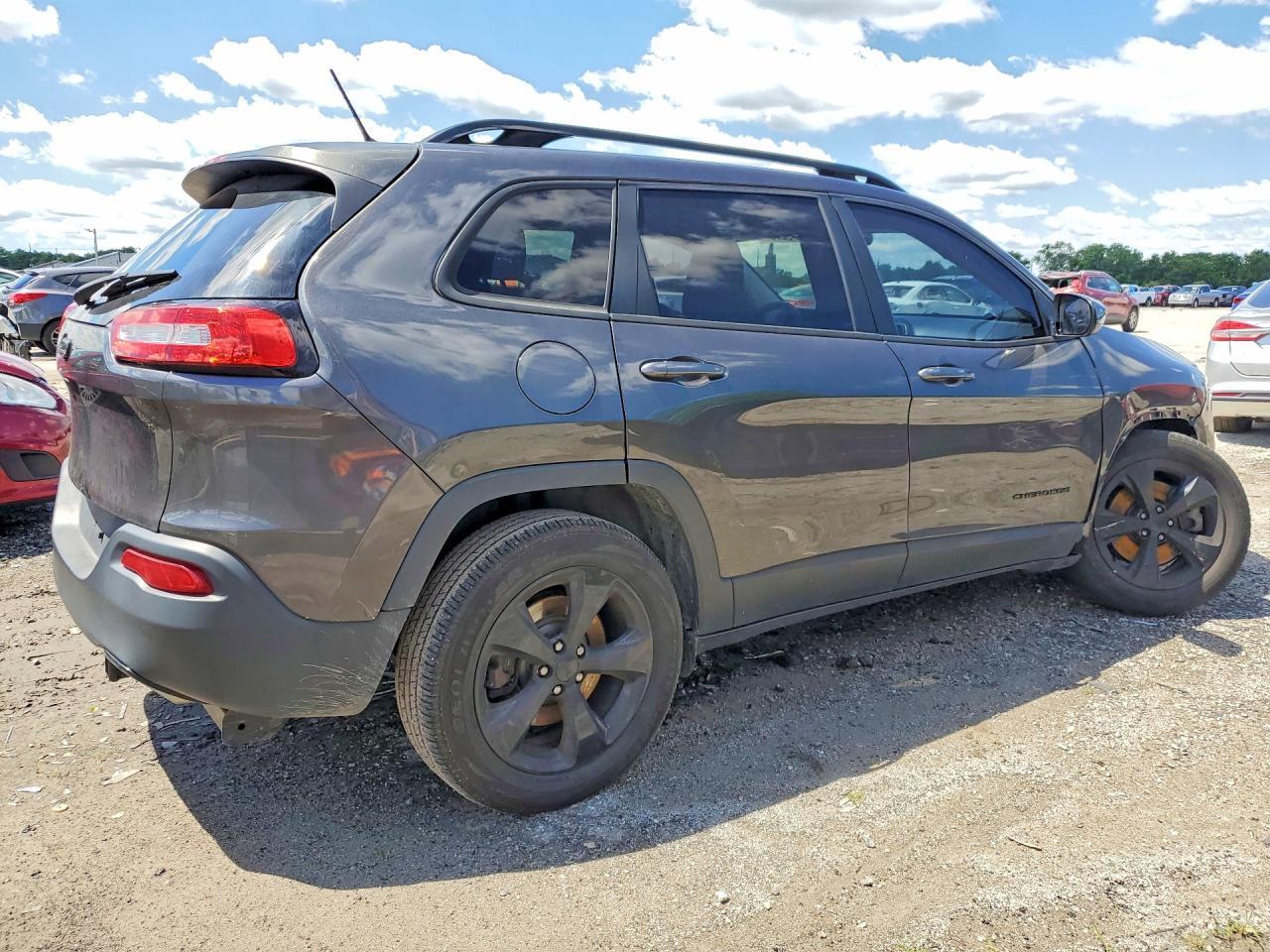 2015 Jeep Cherokee Latitude - Image 3