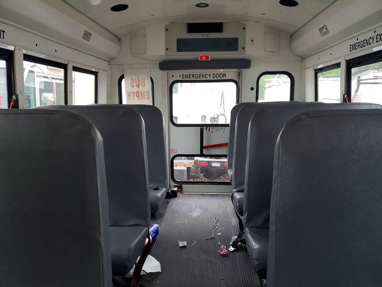 2012 Chevrolet Express G3 - School Bus - Фото 6