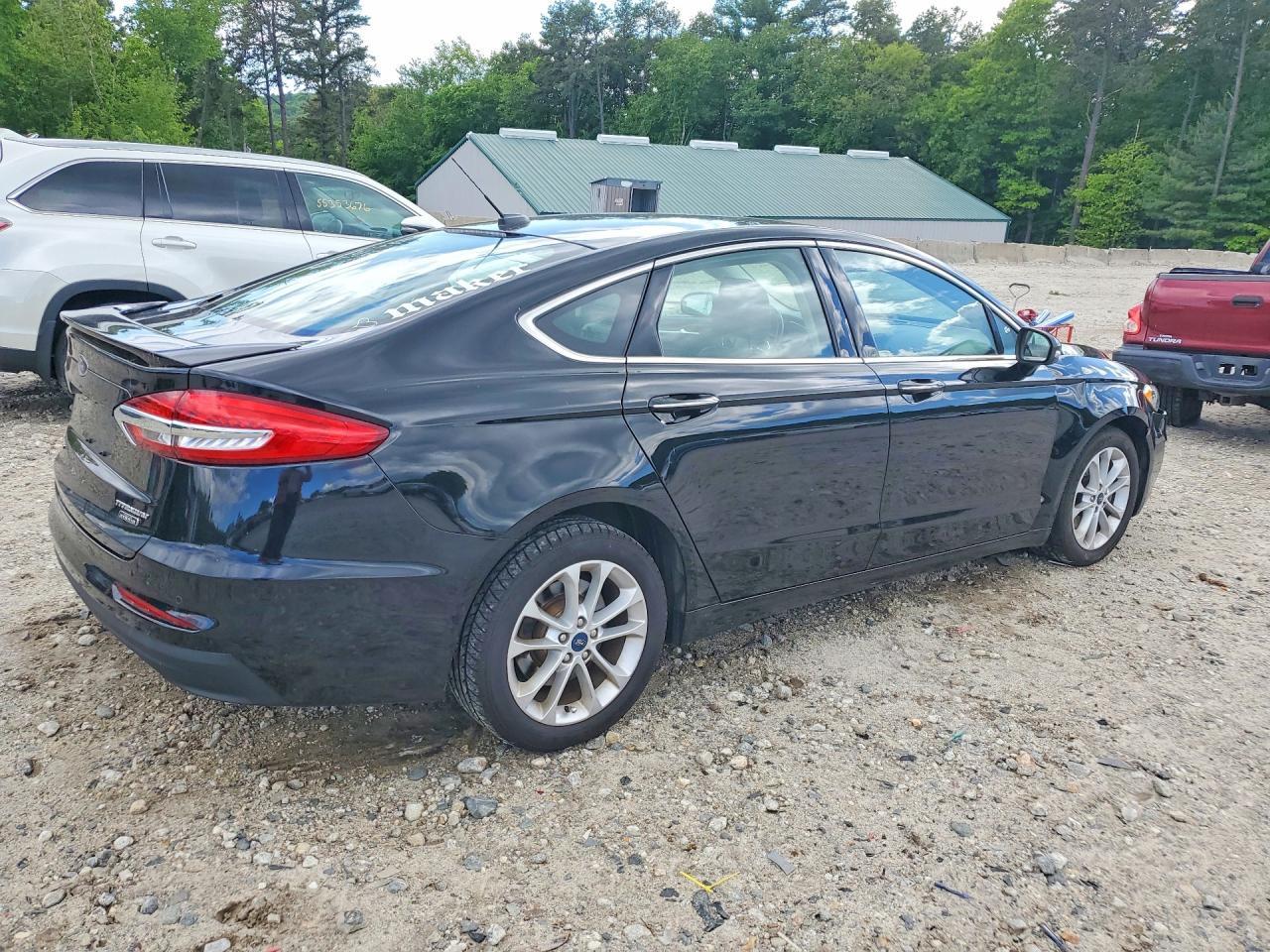 2020 Ford Fusion Titanium - Image 3