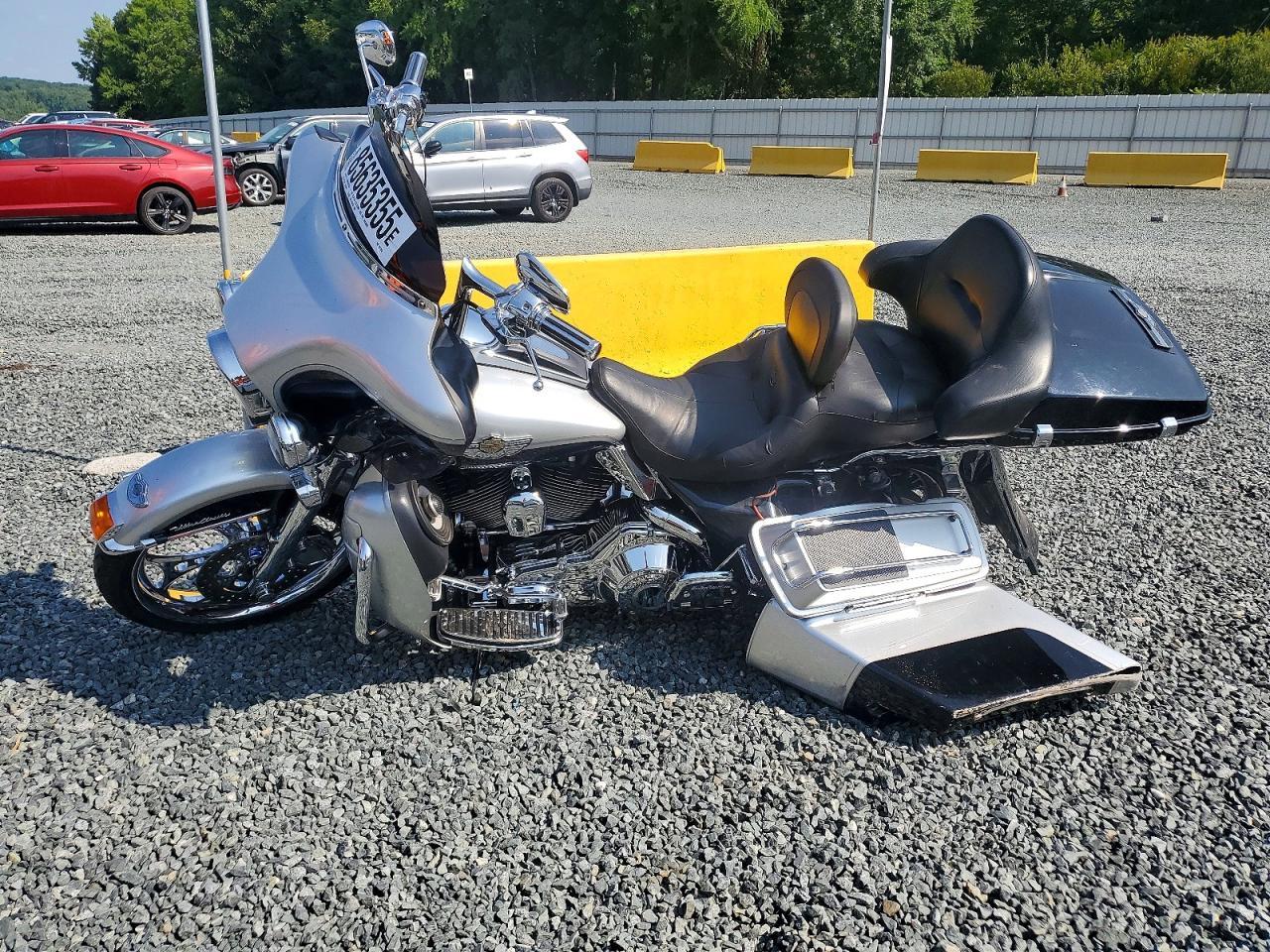 2003 Harley-Davidson Flhtcui Anniversary - Image 3