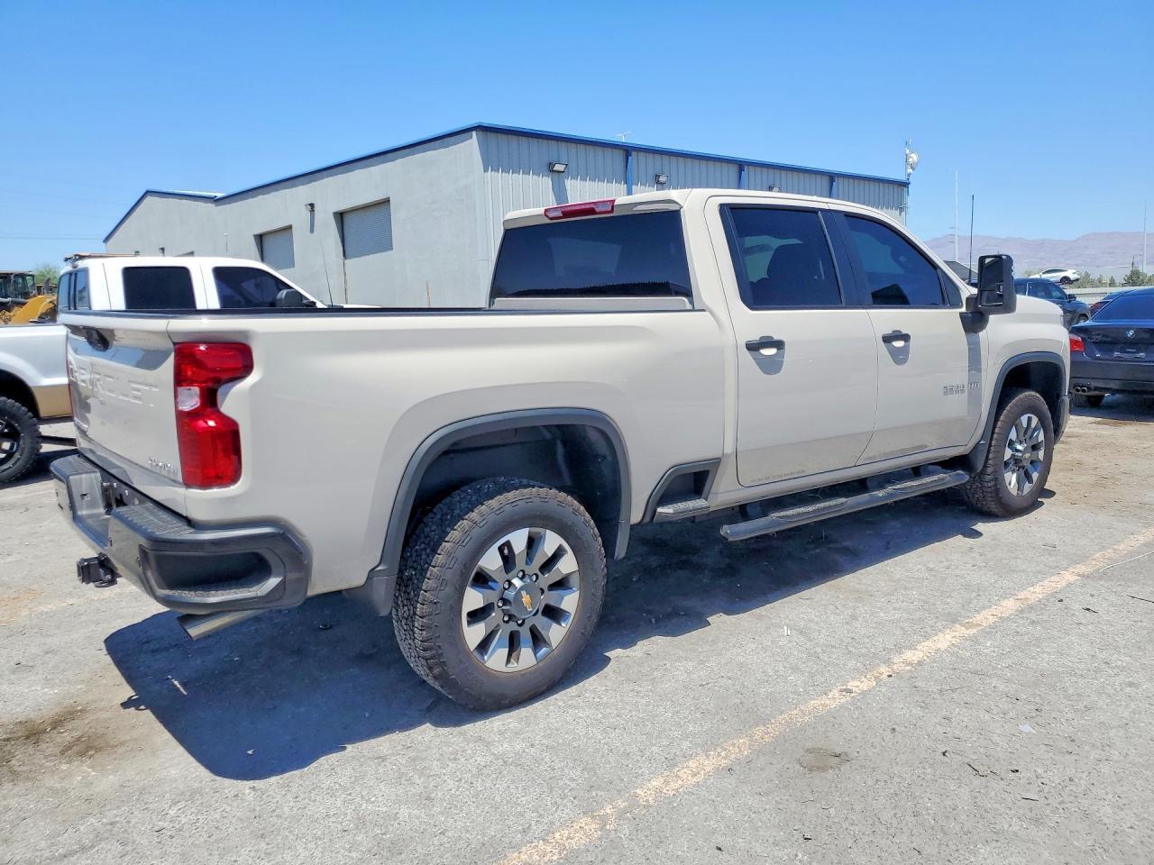 2026 Chevrolet Silverado K2500 Custom - Фото 3