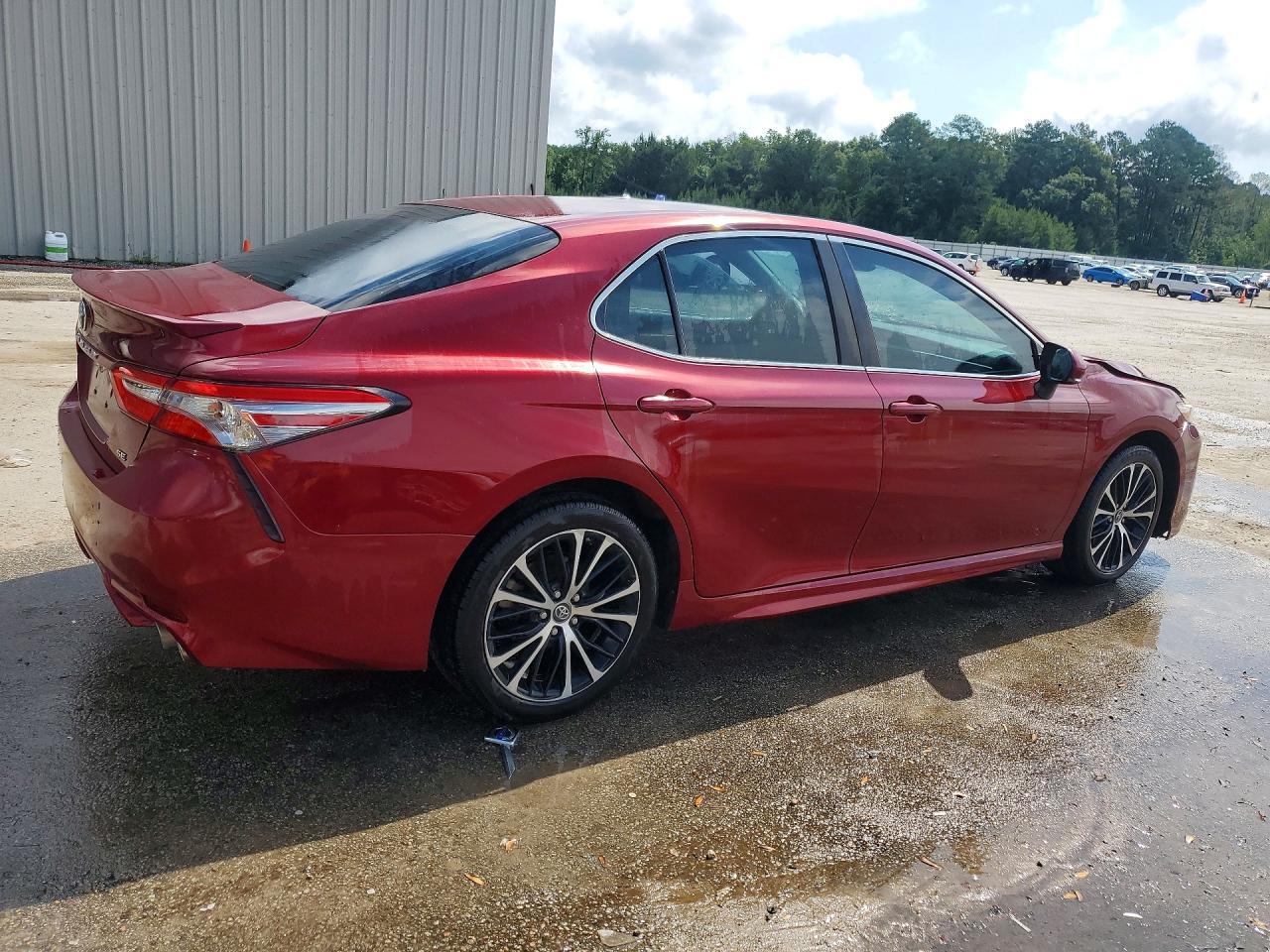 2018 Toyota Camry Se - Image 3