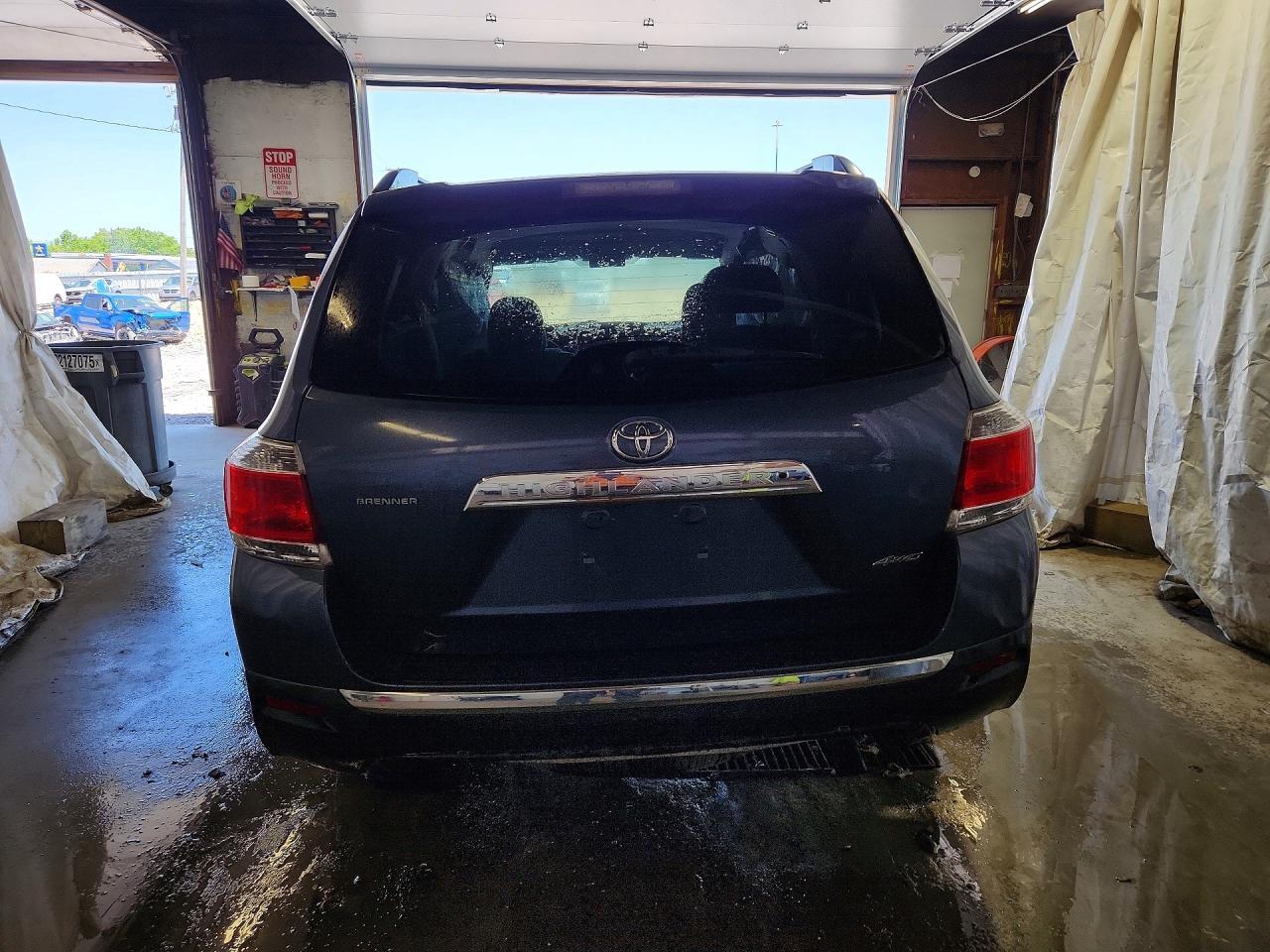 2013 Toyota Highlander Plus - Image 6