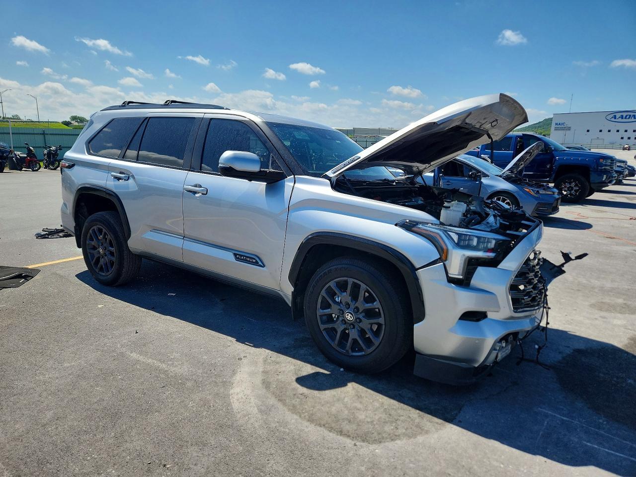 2025 Toyota Sequoia Platinum - Фото 4
