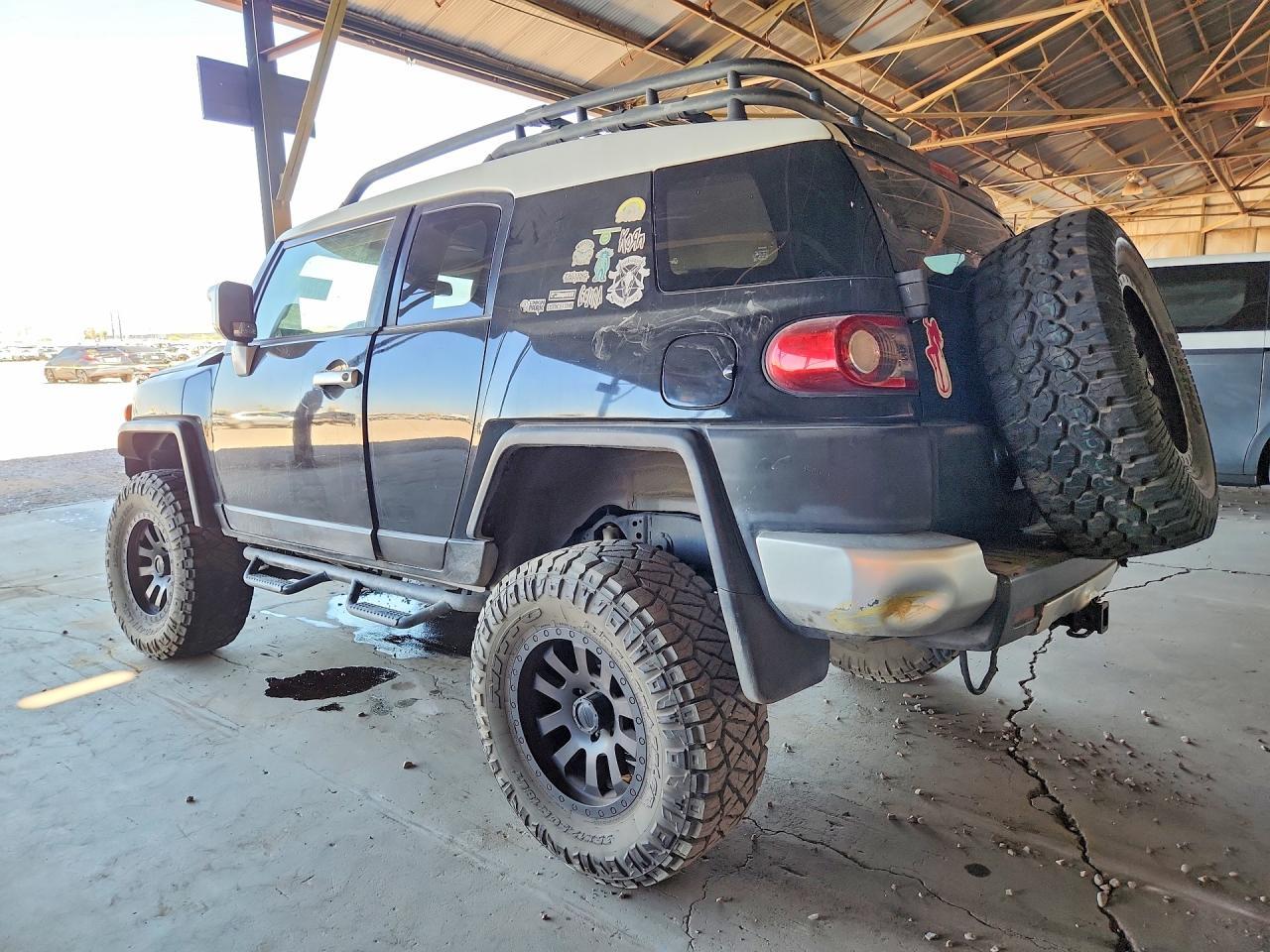 2012 Toyota Fj Cruiser Base - Image 2