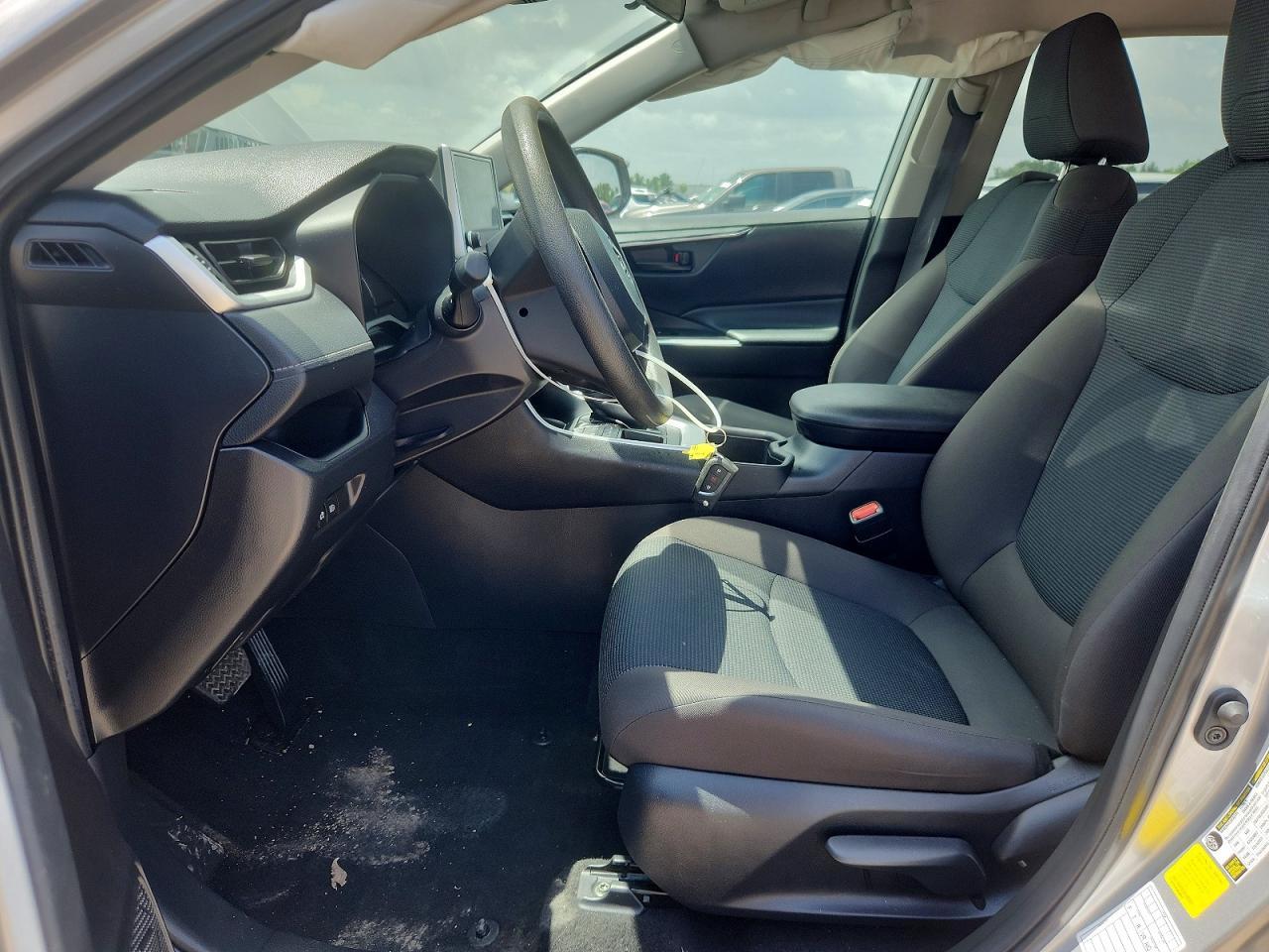 2025 Toyota Rav4 Le - Image 7