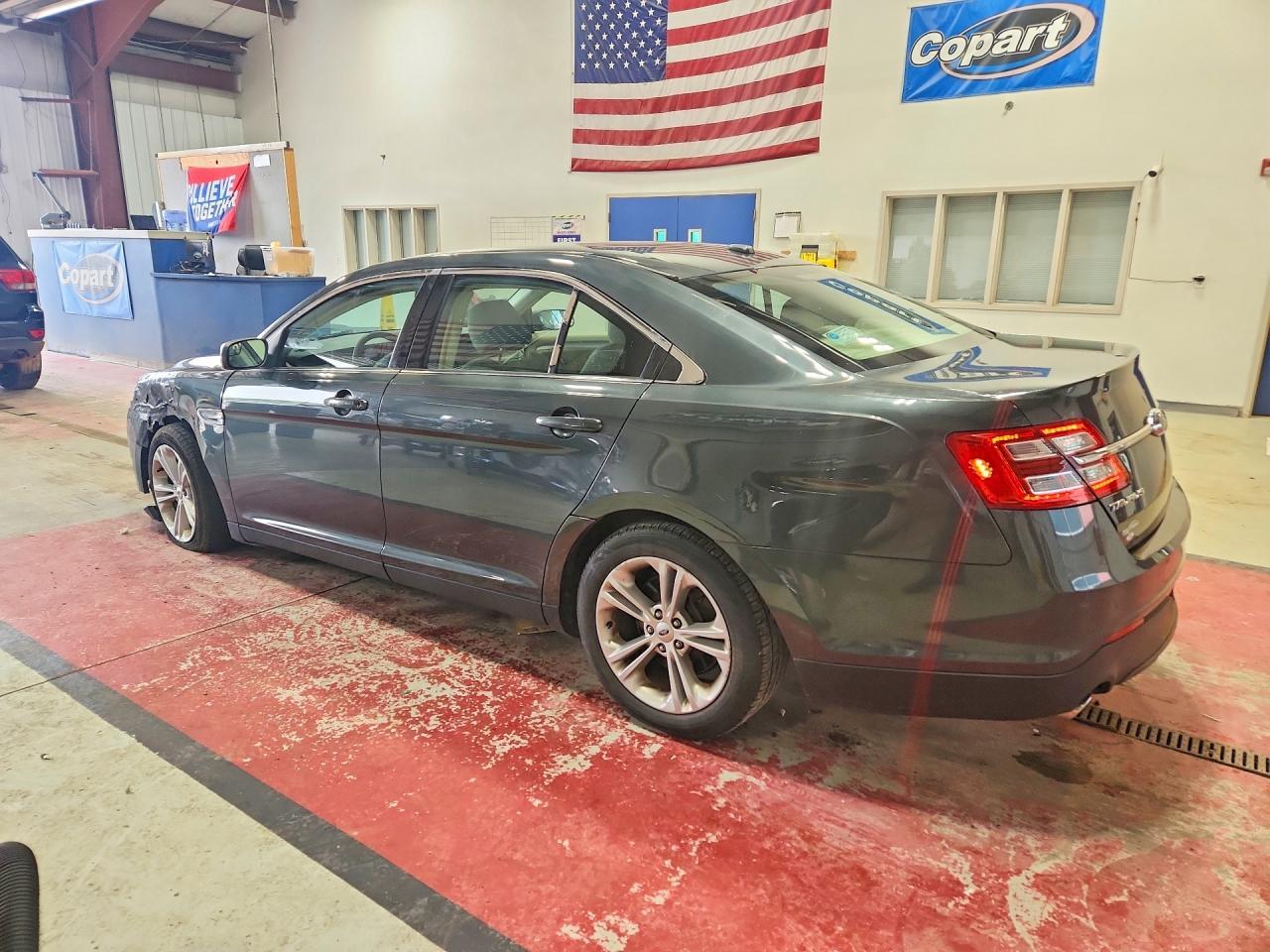 2016 Ford Taurus Se - Фото 2