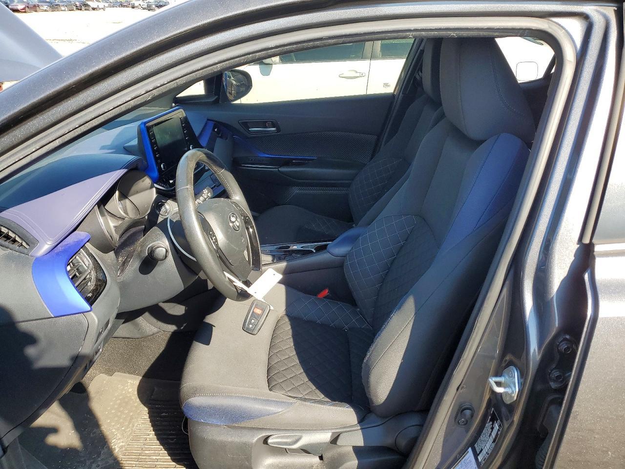 2020 Toyota C-Hr Xle - Image 7