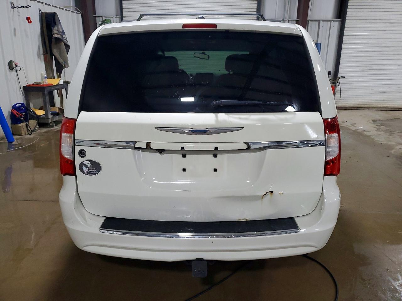 2013 Chrysler Town & Country Touring - Фото 6