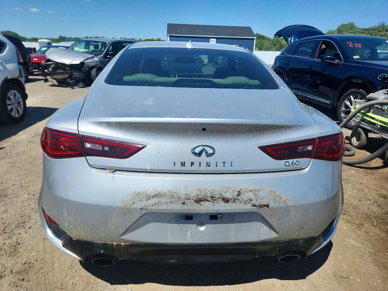 2017 Infiniti Q60 3.0T Premium - Image 6