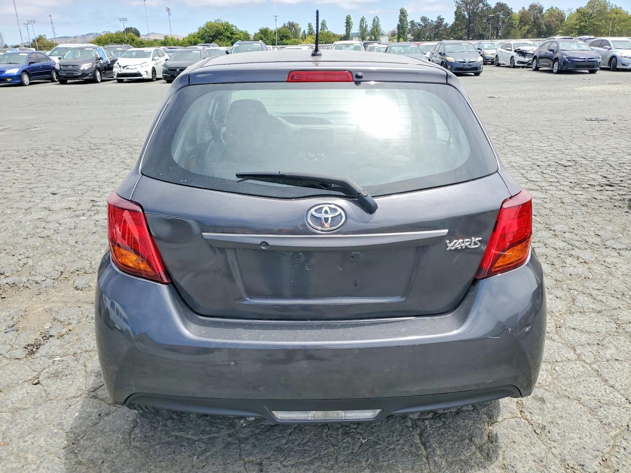 2015 Toyota Yaris 5-Door L - Image 6
