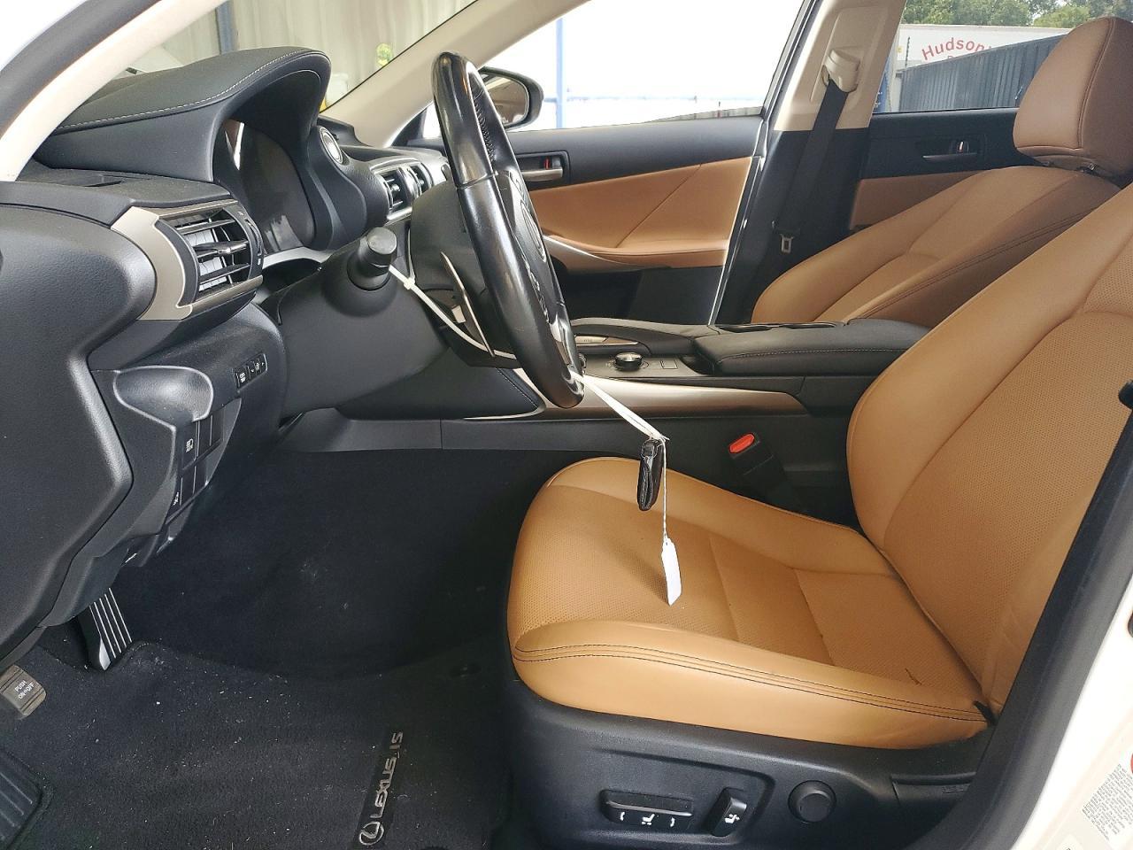 2017 Lexus Is 300 - Фото 7