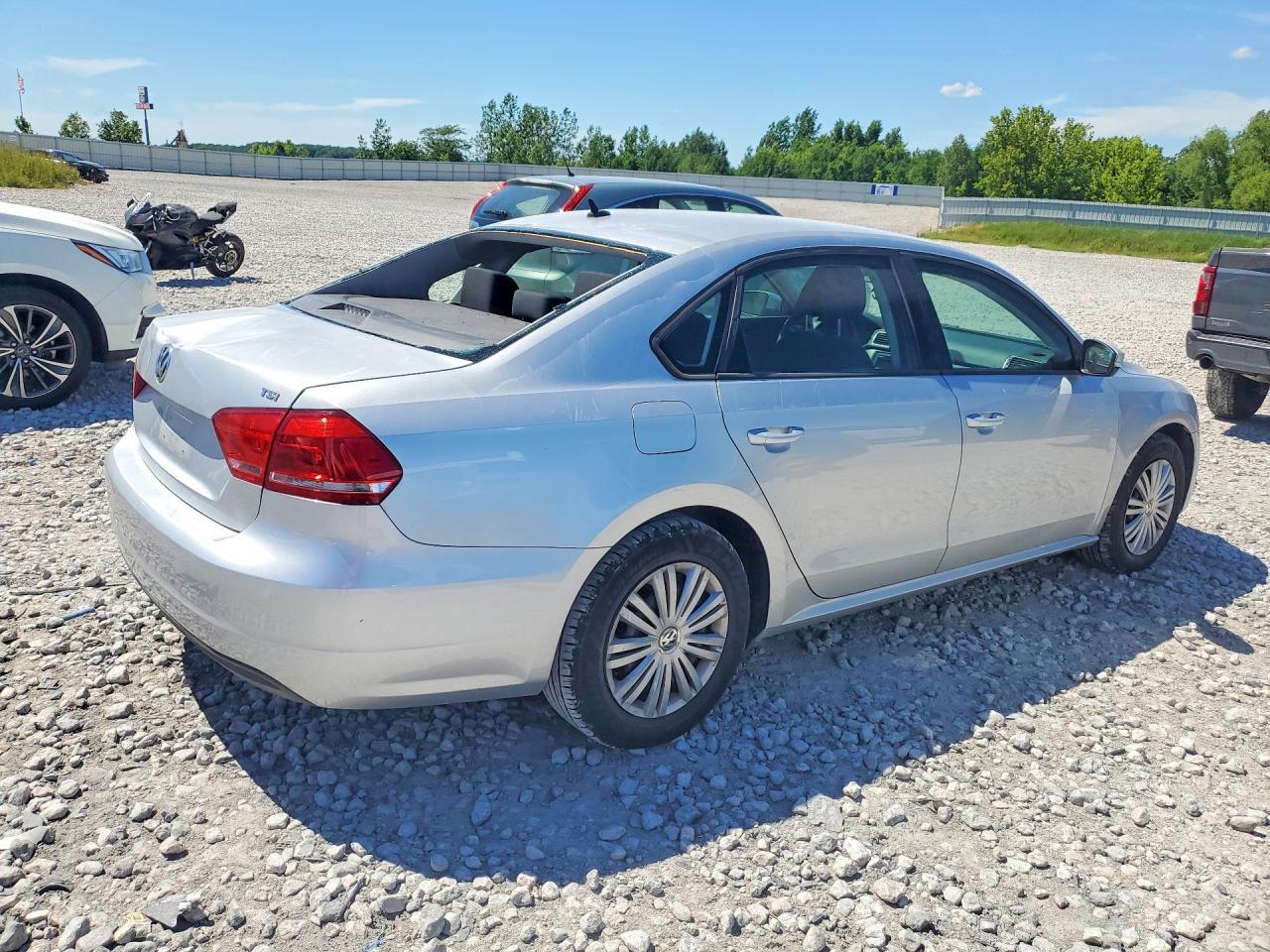 2014 Volkswagen Passat S - Фото 3