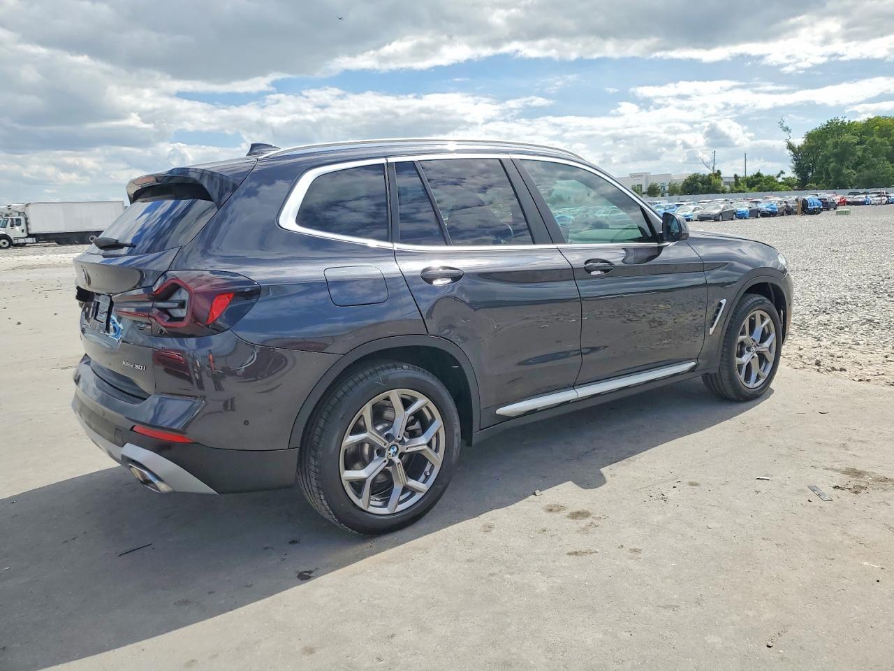 2024 BMW X3 xDrive30I - Image 3