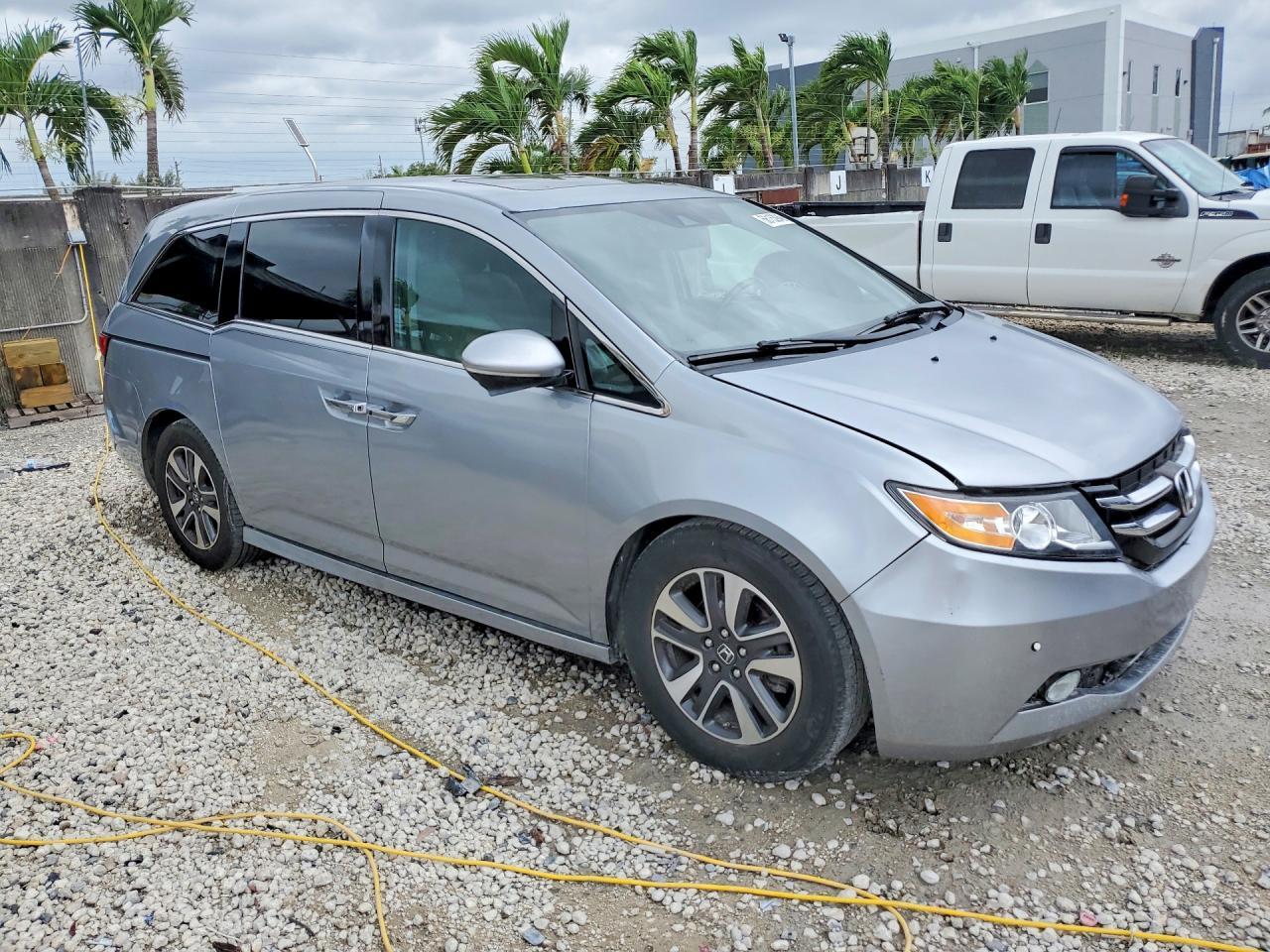 2016 Honda Odyssey Touring - Image 4