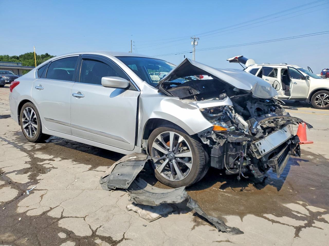 2016 Nissan Altima 2.5 Sr - Image 4