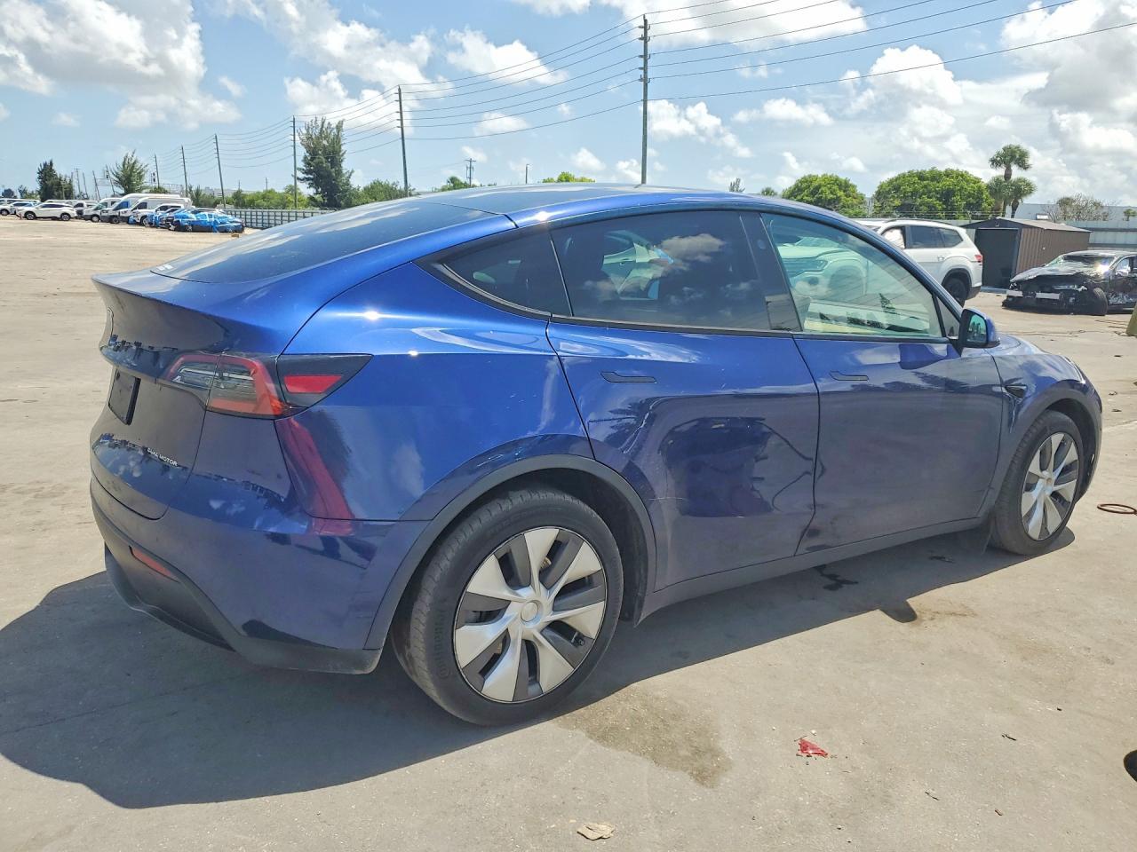 2023 Tesla Model Y - Фото 3