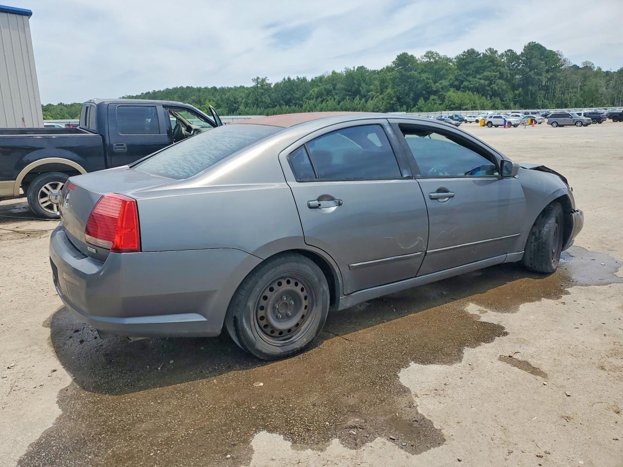 2004 Mitsubishi Galant Es Medium - Image 3