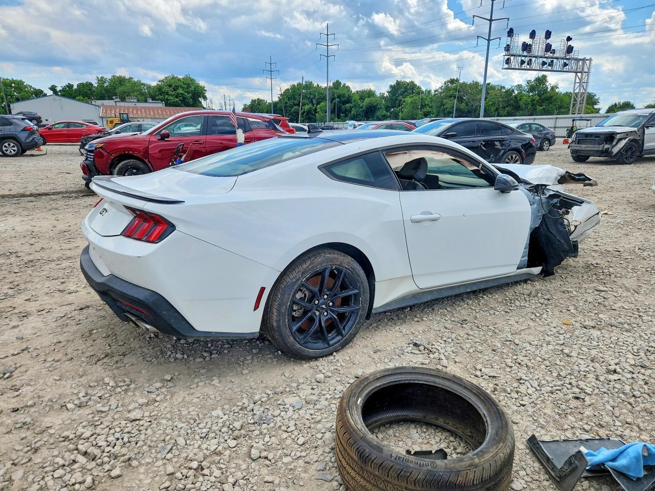 2025 Ford Mustang Gt - Фото 3