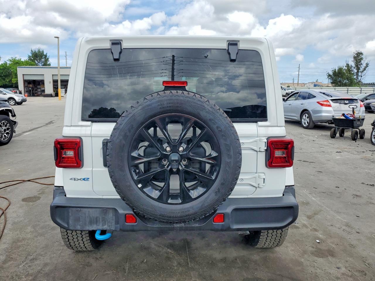 2024 Jeep Wrangler Sahara 4Xe - Image 6
