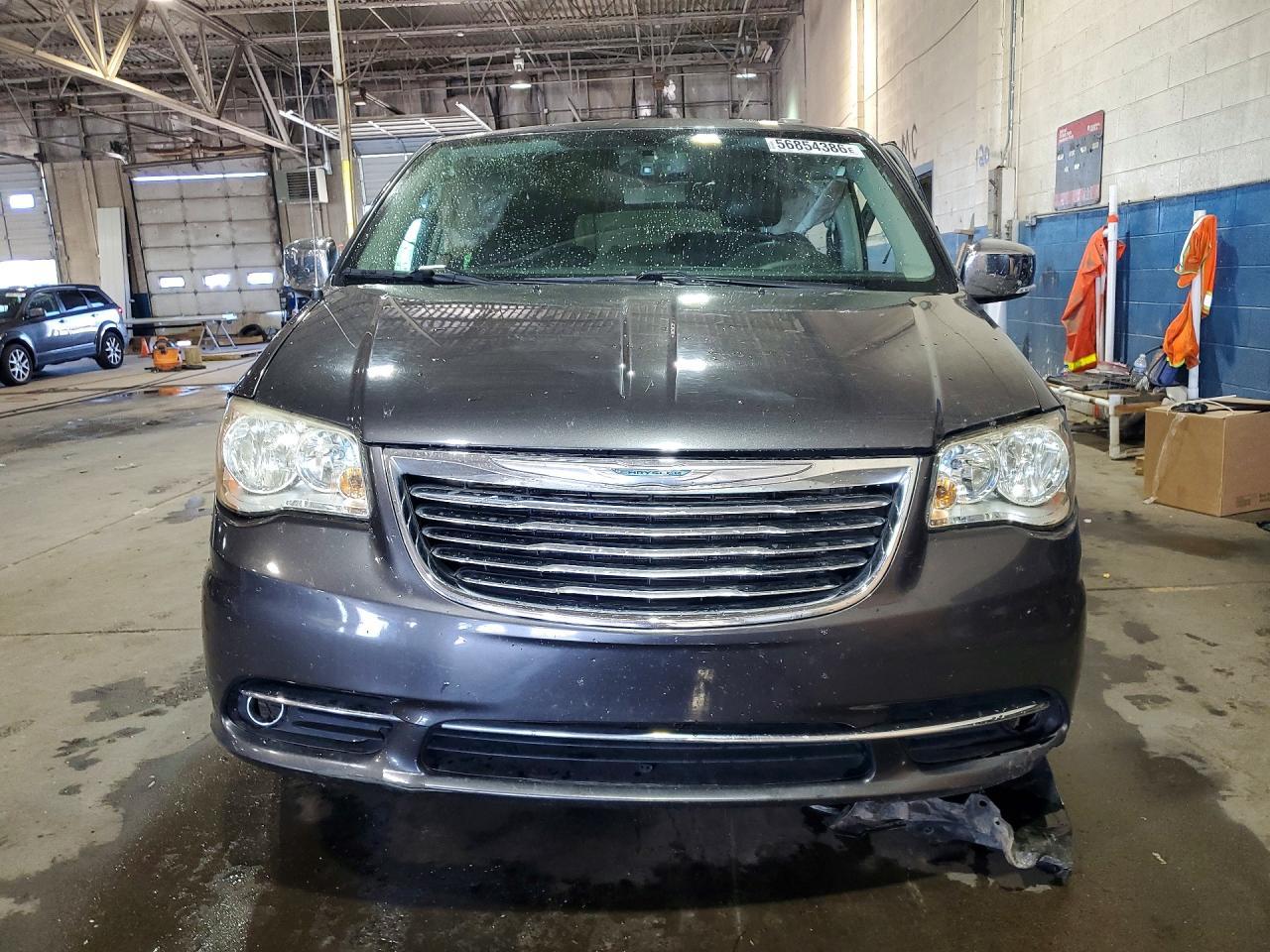 2014 Chrysler Town & Country Touring L - Фото 5
