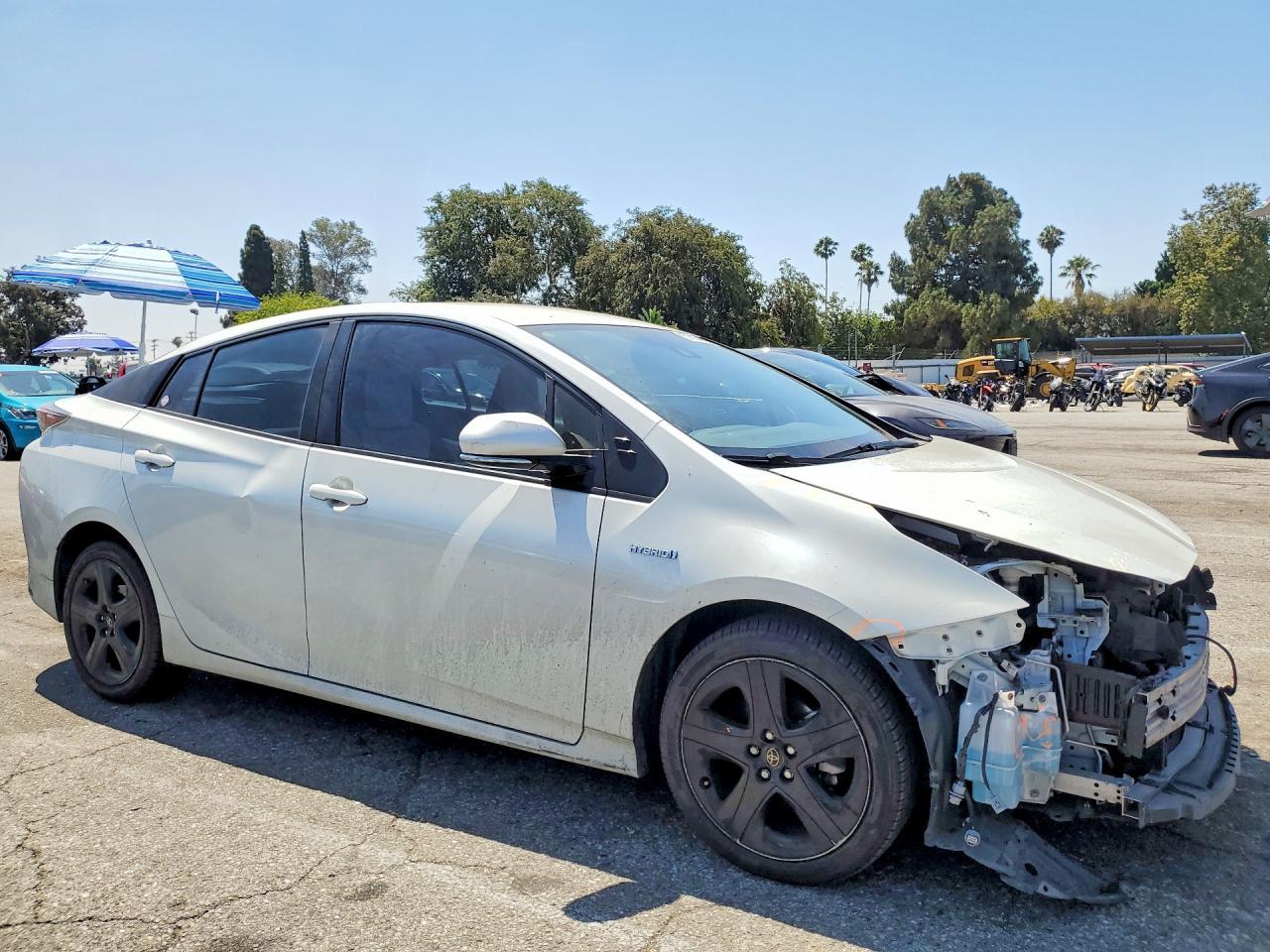2016 Toyota Prius Four Touring - Фото 4