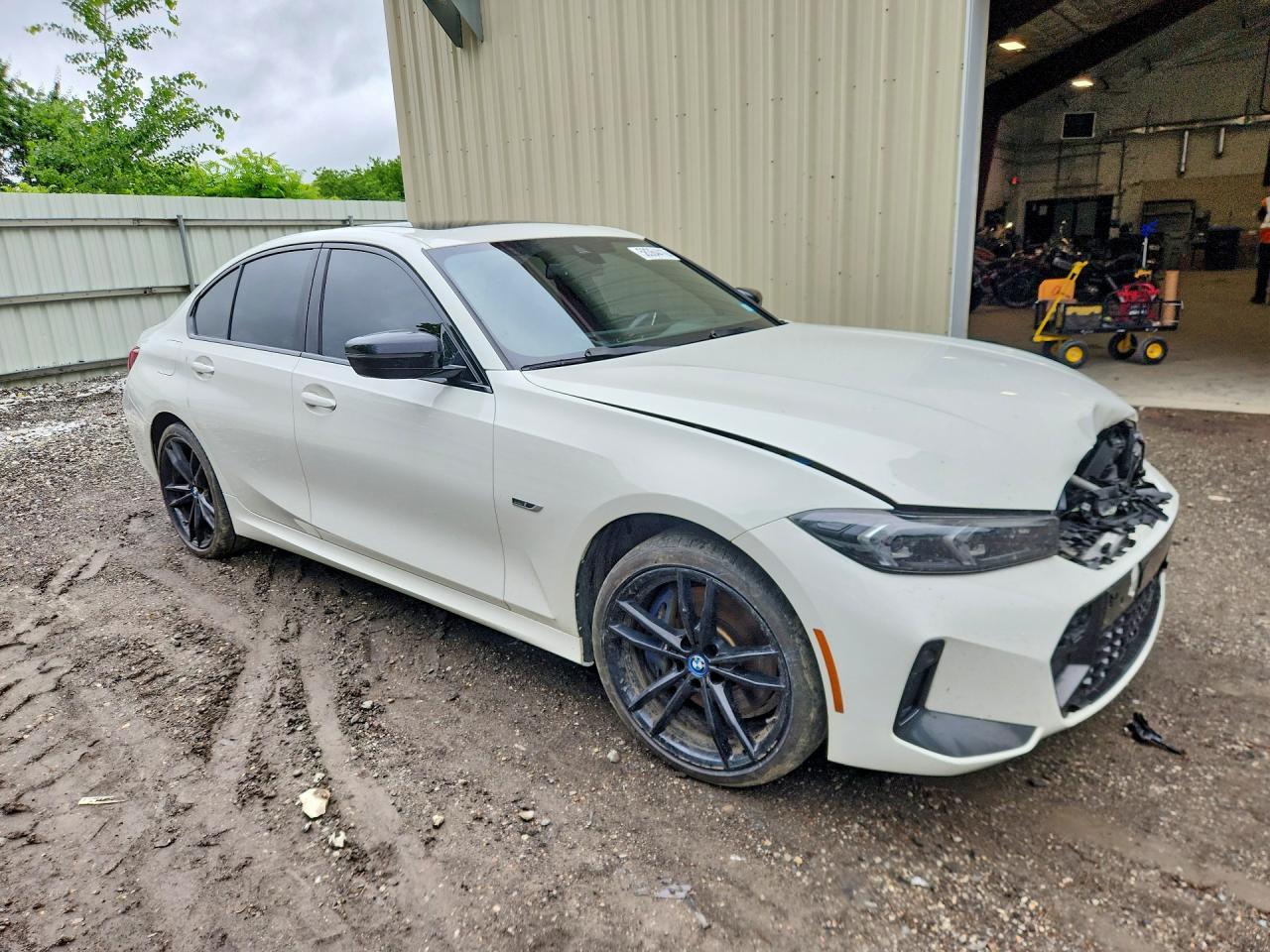 2023 BMW 330Xe - Фото 4