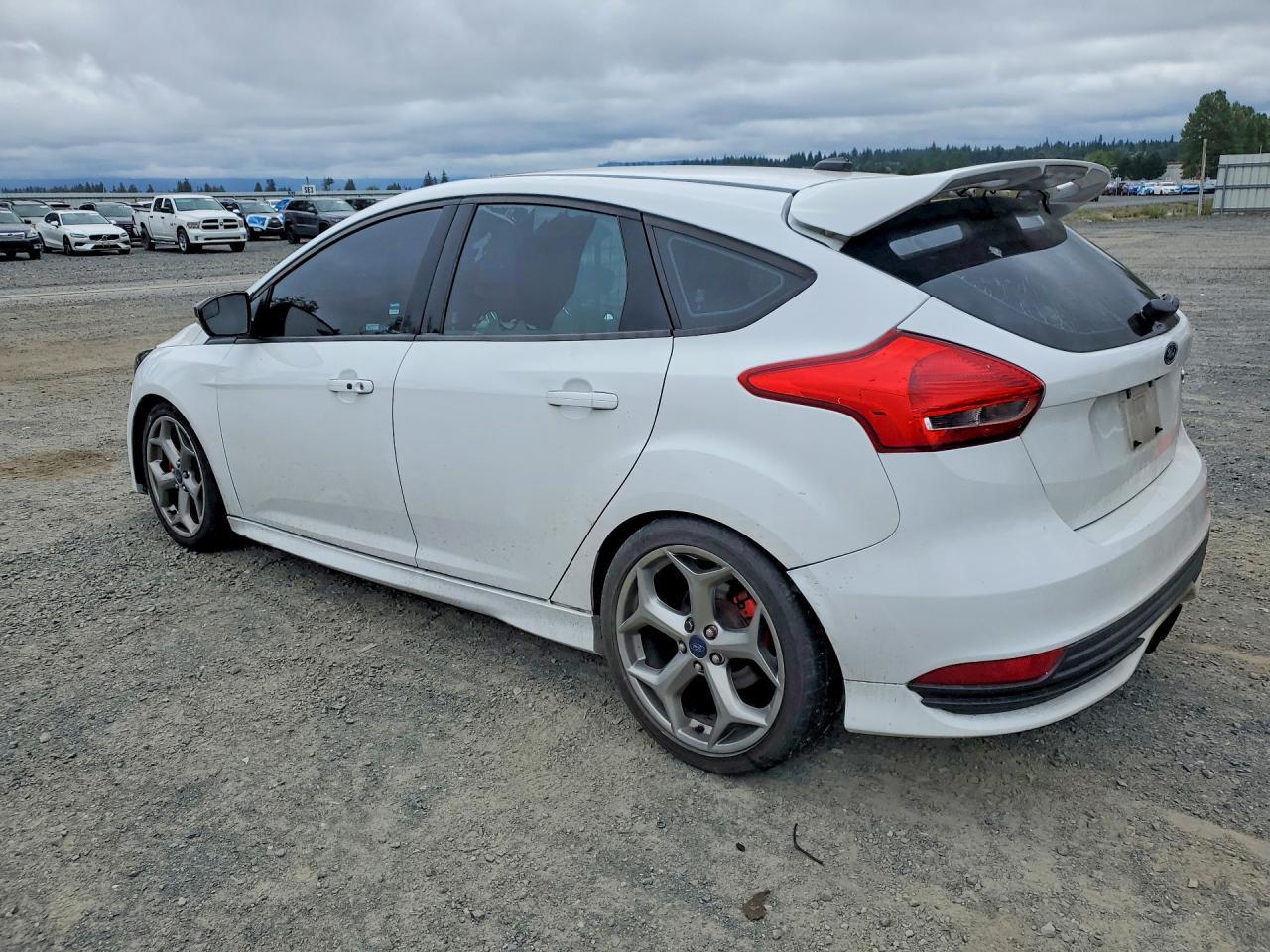 2016 Ford Focus St - Фото 2
